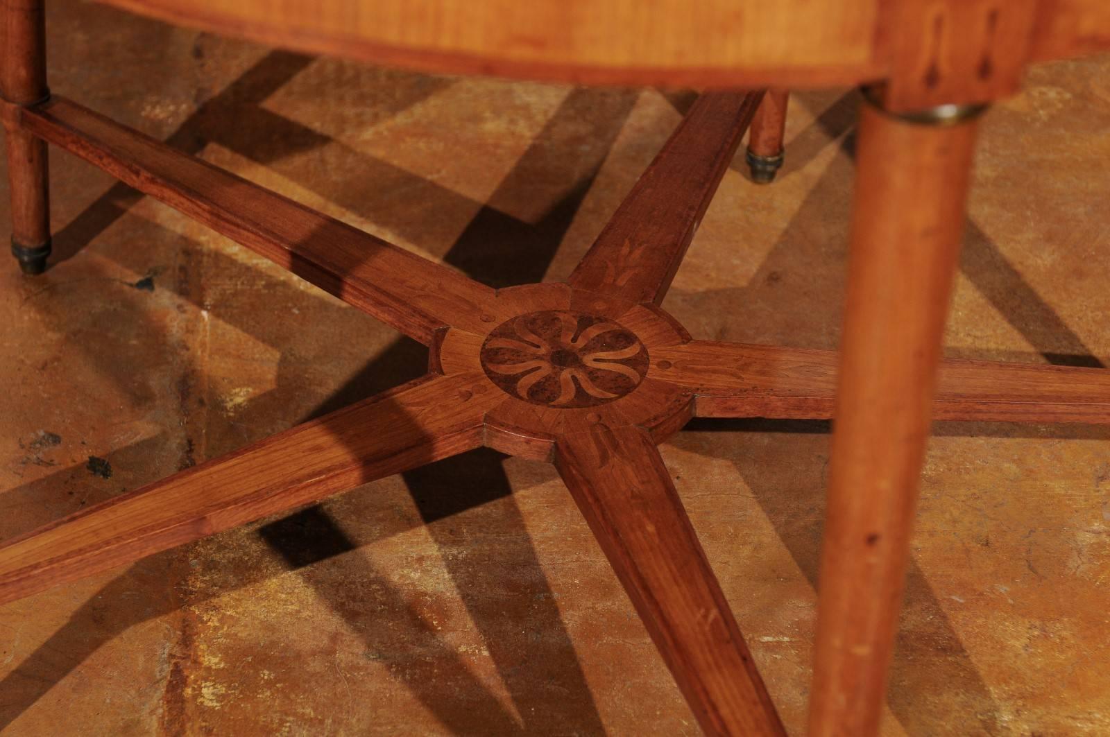 French 1880s Round Burl Walnut Inlaid Table with Star-Shaped Cross Stretcher 4