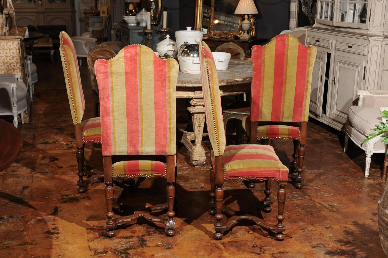 Set of Four Italian 1880s Tall Camelback Dining Chairs with X-Form Stretcher In Good Condition In Atlanta, GA