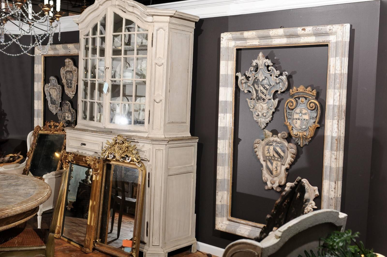  Italian Large Scale Grey and White Painted Frame with Gilt Accents - 1 Availabl In Good Condition In Atlanta, GA