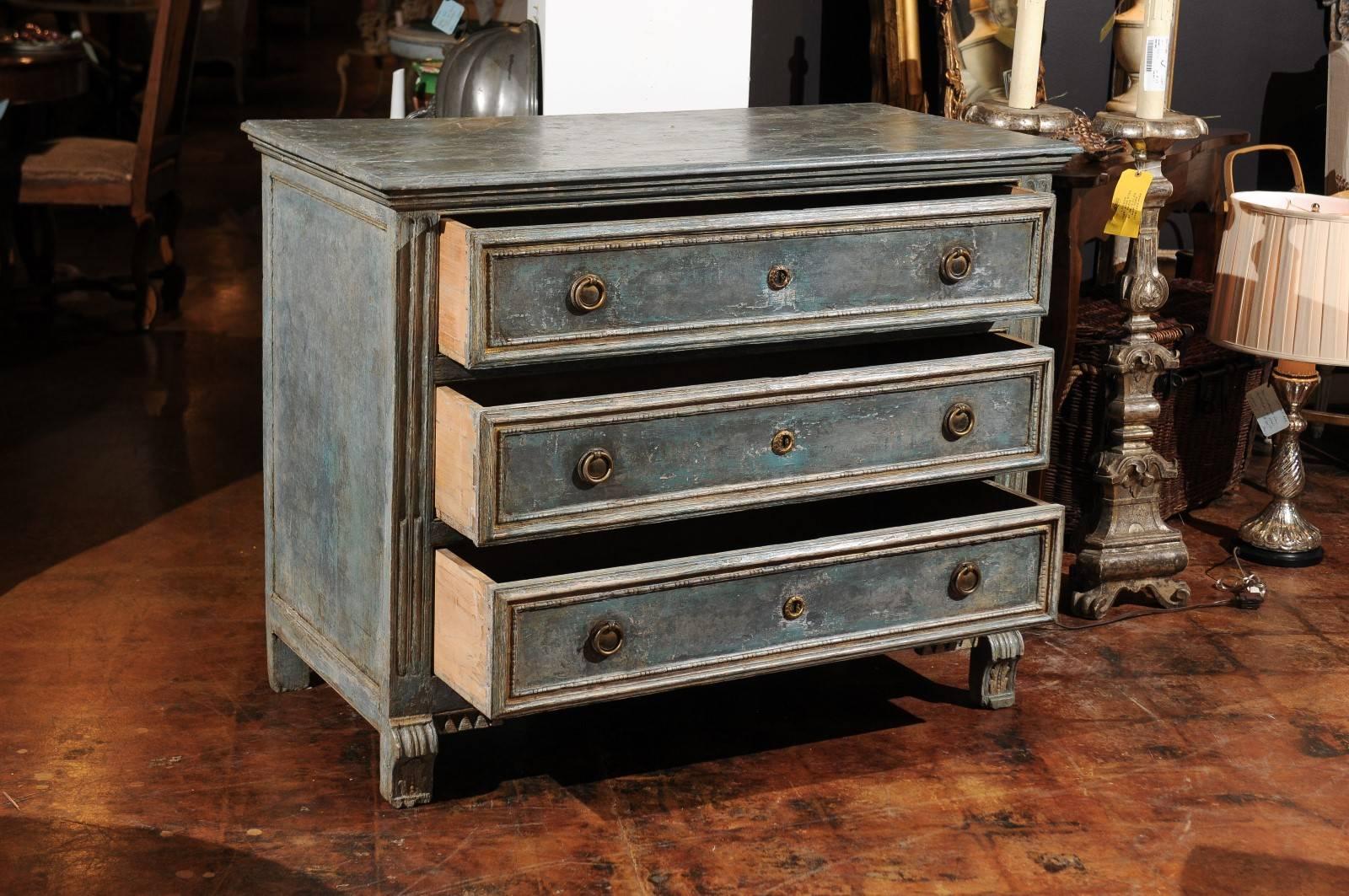 Swedish 1820s Neoclassical Blue Painted Pine Three-Drawer Chest with Corbel Feet 2