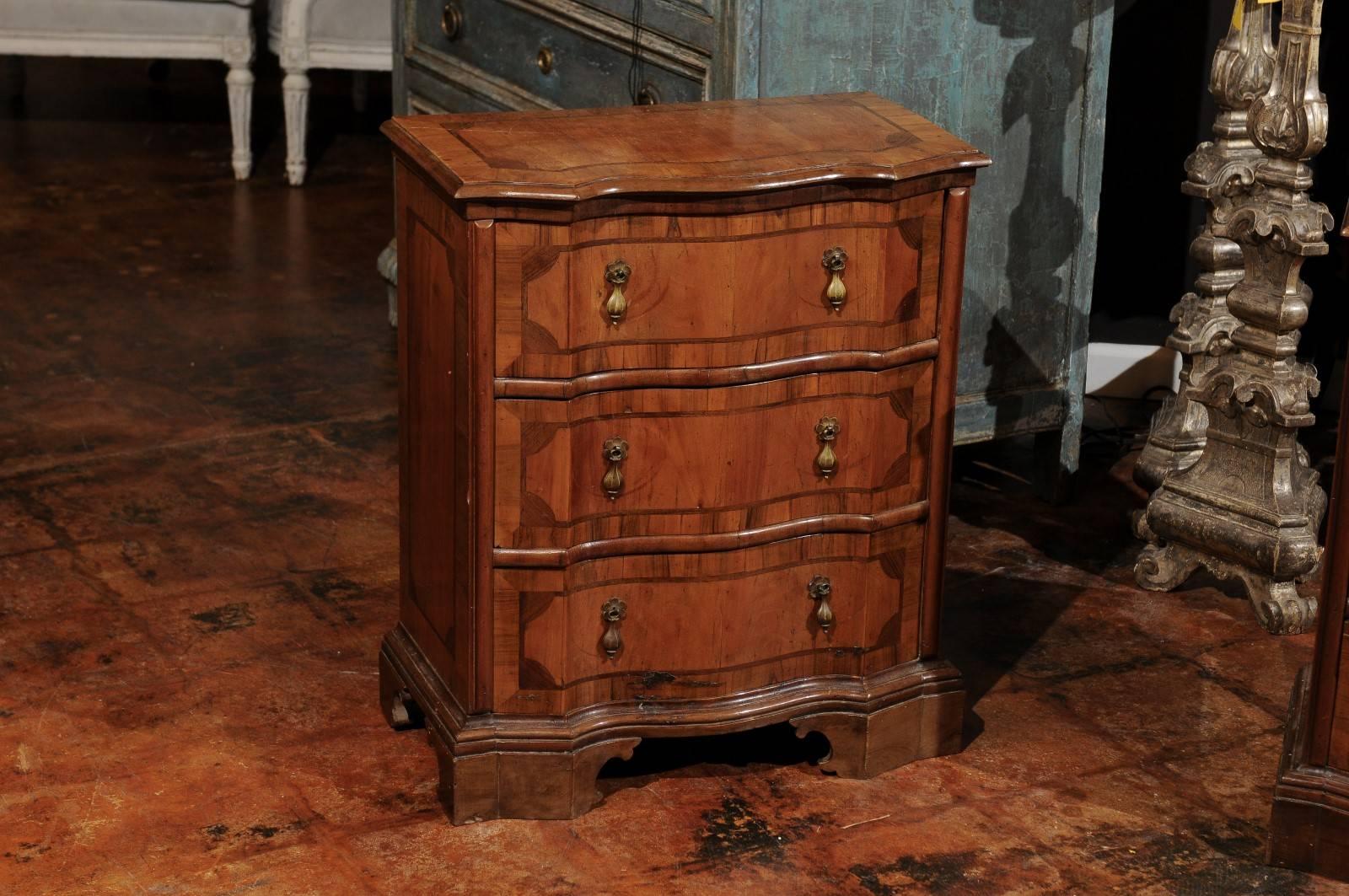Pair of Italian Petite Walnut Inlaid Commodes with Serpentine Front, circa 1890 In Good Condition In Atlanta, GA
