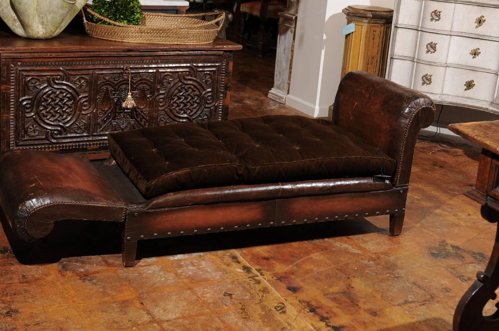 19th Century French 1900s Turn of the Century Brown Leather Backless Bench with Folding Arms For Sale