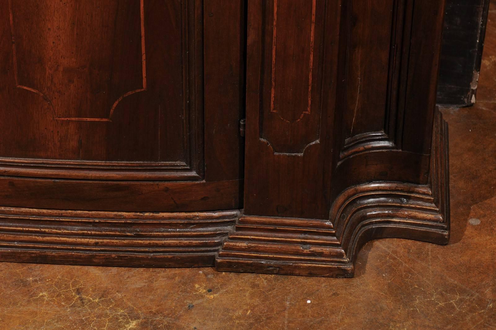 Italian 1880s Mahogany Buffet with Banded Inlay, Curved Sides and Molded Plinth 3