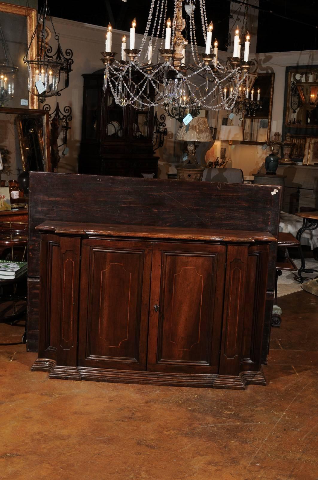 Italian 1880s Mahogany Buffet with Banded Inlay, Curved Sides and Molded Plinth In Good Condition In Atlanta, GA