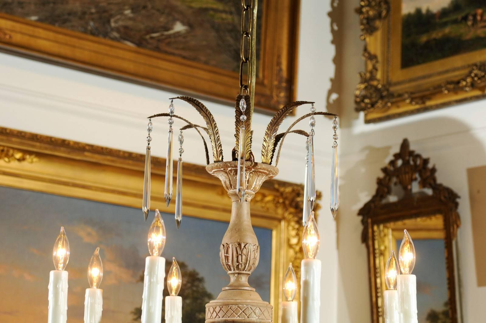 Italian Eight-Light Carved Wood and Gilt Metal Chandelier with Central Column In Good Condition In Atlanta, GA