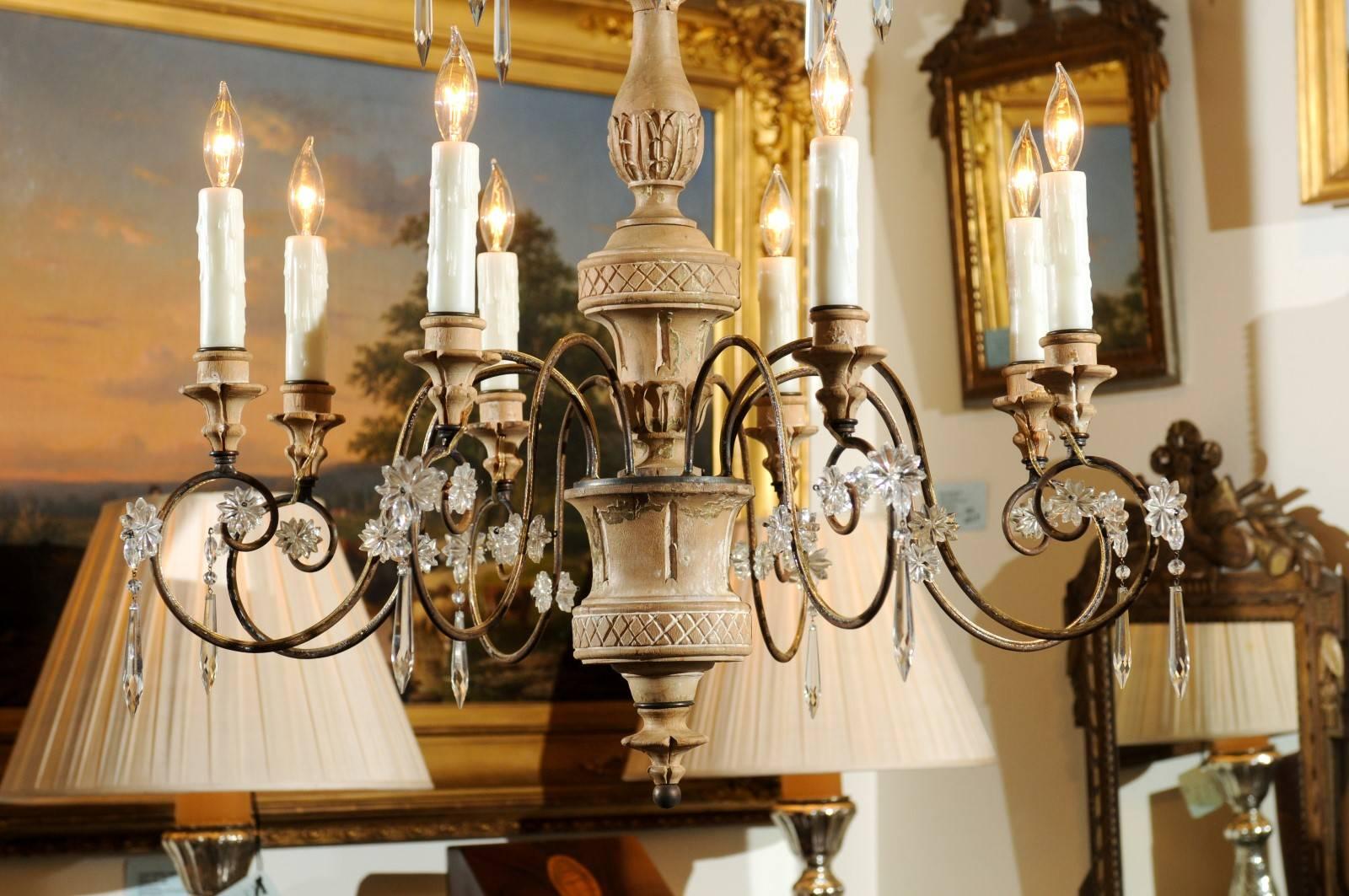 19th Century Italian Eight-Light Carved Wood and Gilt Metal Chandelier with Central Column