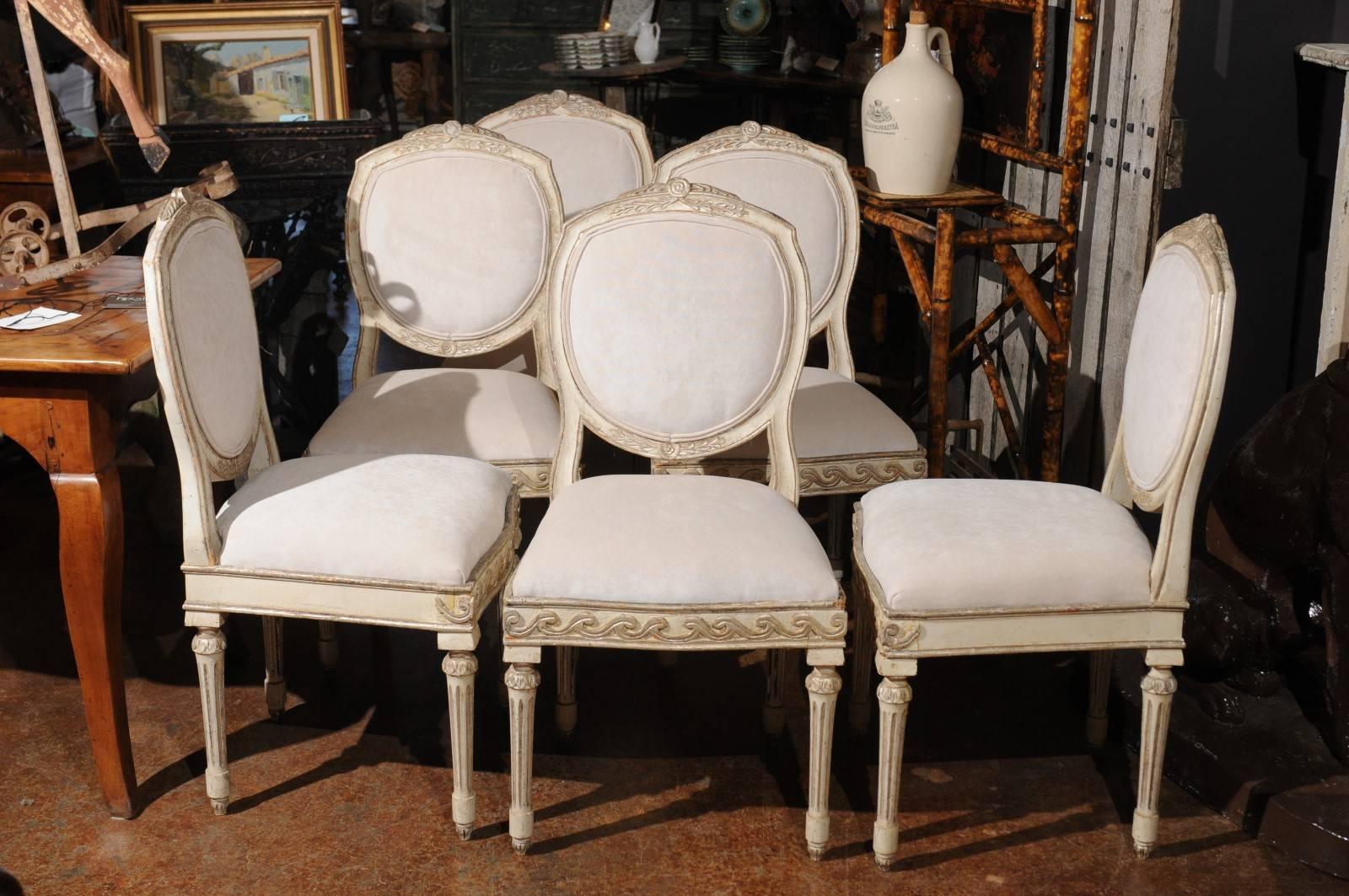 Set of Six French Neoclassical Silver Gilt Dining Chairs with Vitruvian Scroll For Sale 4
