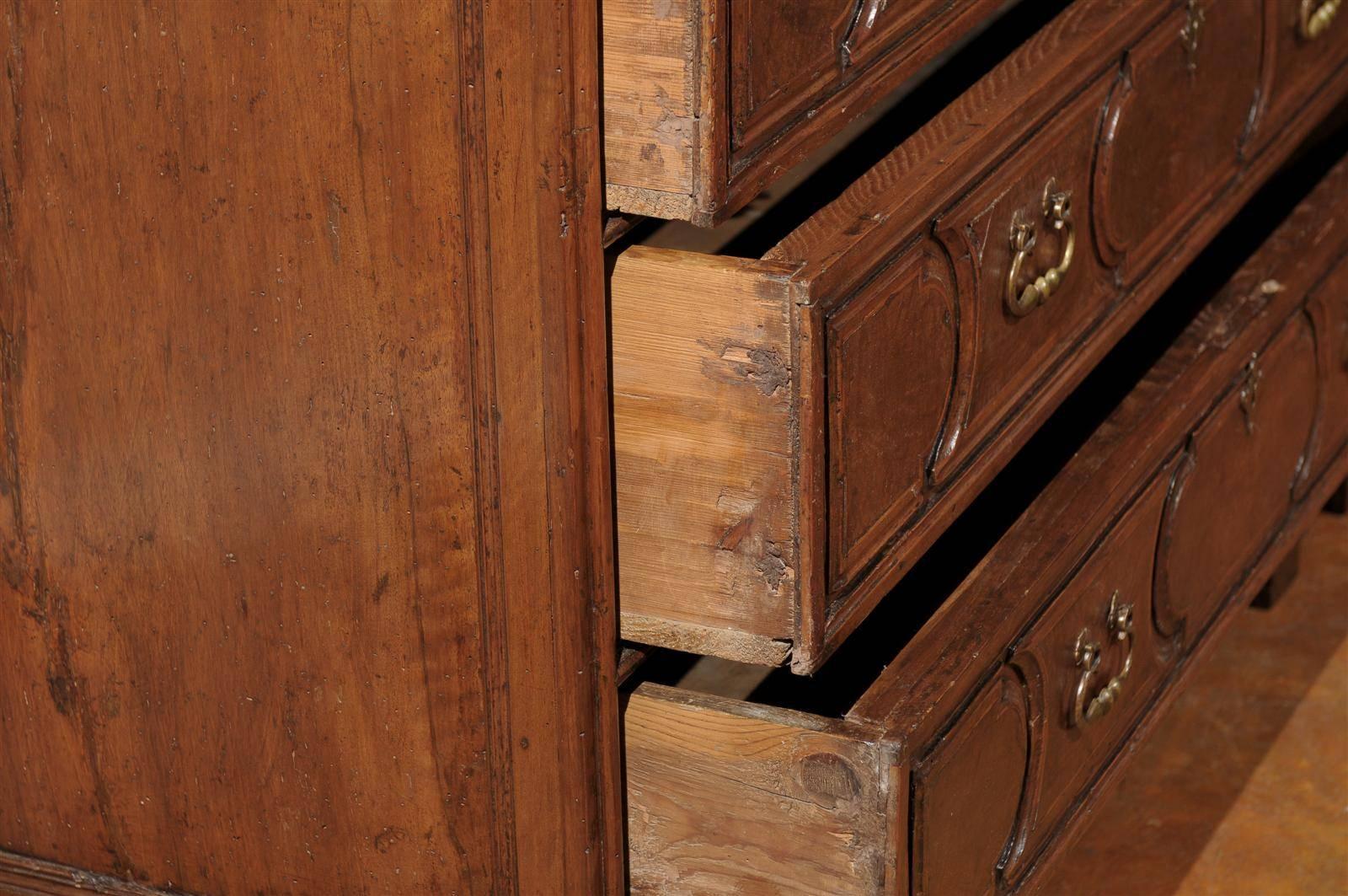 Tall Italian 1790s Three-Drawer Commode With Cartouches and Bracket Feet. In Good Condition In Atlanta, GA