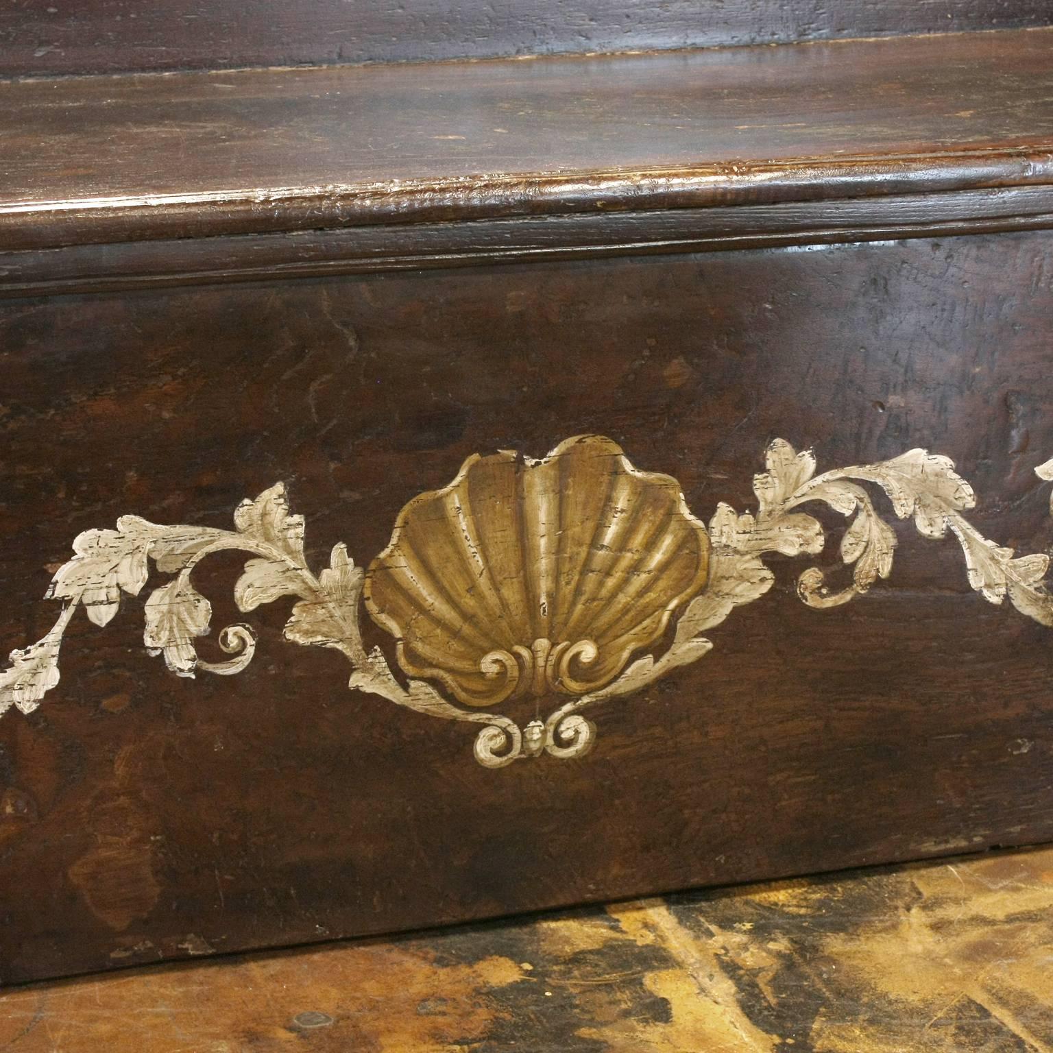 Italian Wooden Hall Bench with Painted Coat of Arms and Hinged Seat Circa 1800 In Good Condition In Atlanta, GA