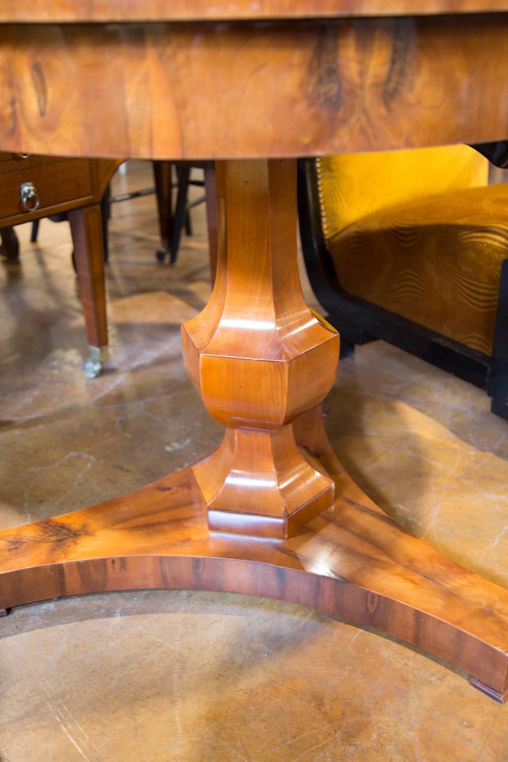 Biedermeier 19th Century Center Table with Walnut Veneer and Pedestal Base In Excellent Condition In Atlanta, GA