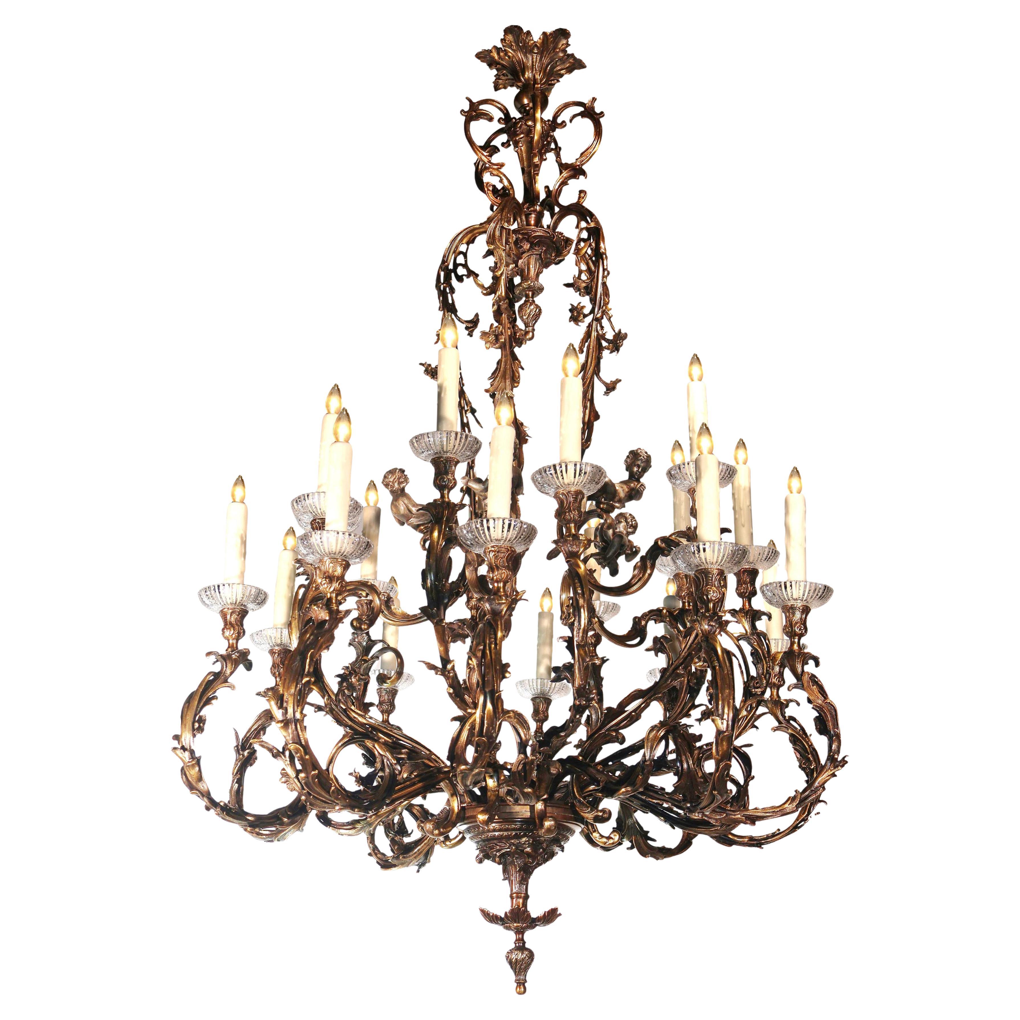 Lampadario rococò in bronzo dorato con 20 luci
