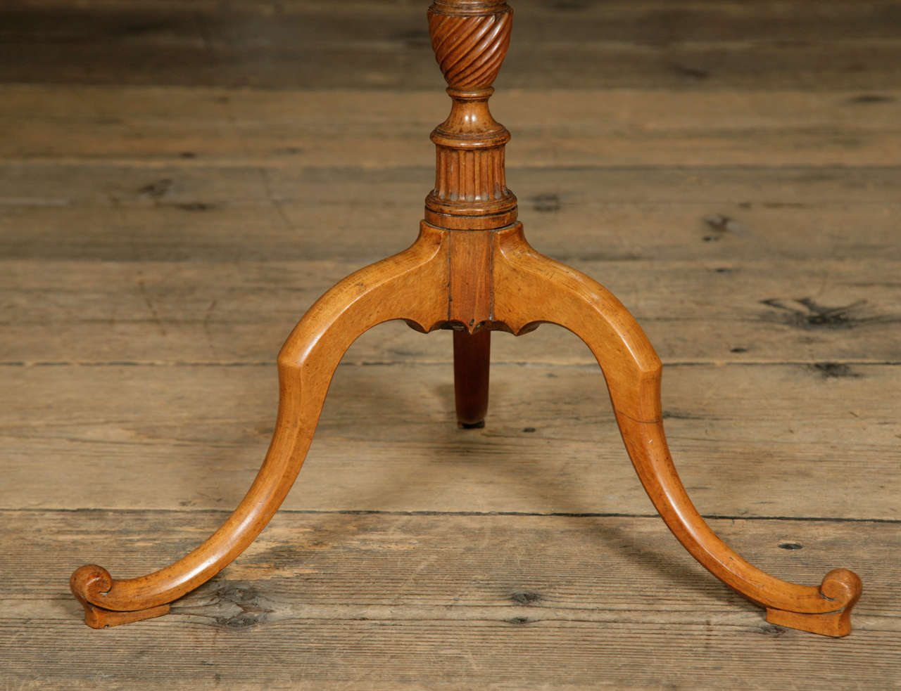 18th Century Satinwood Tripod Occasional Table In Good Condition For Sale In London, GB