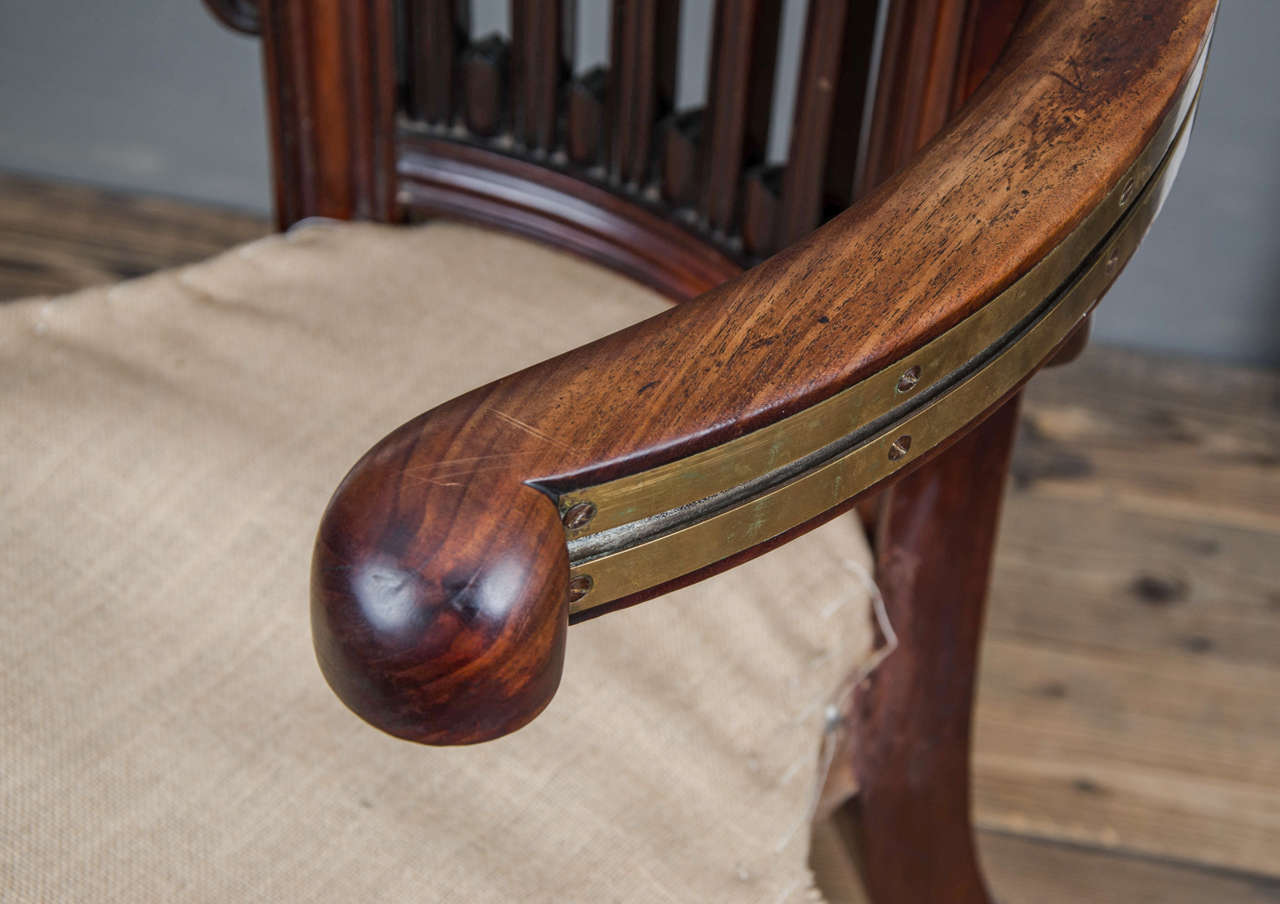 Early 19th Century George III Mahogany and Brass-Mounted Reading Chair For Sale