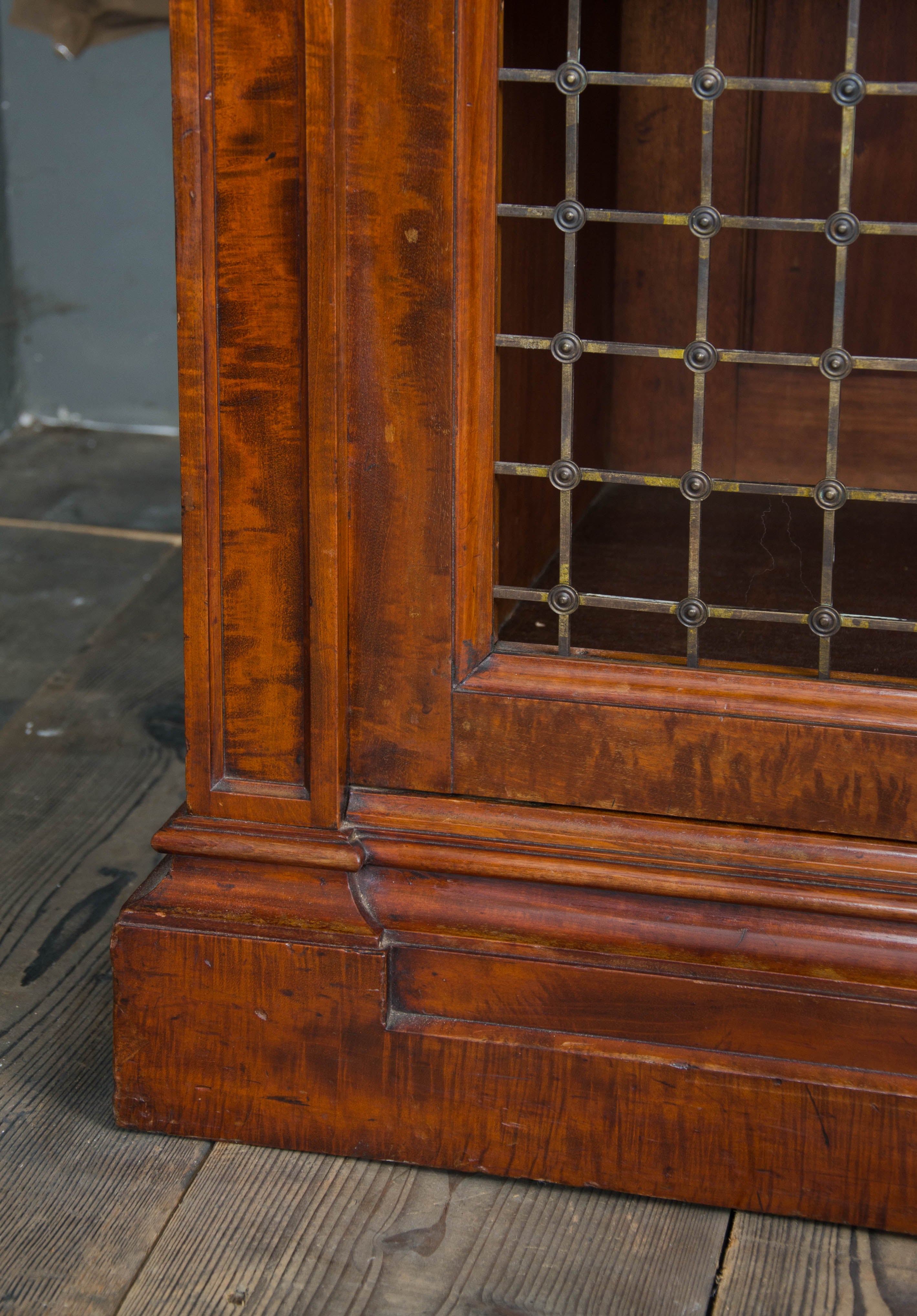 Carved Fine Pair of William IV Mahogany Library Bookcases For Sale