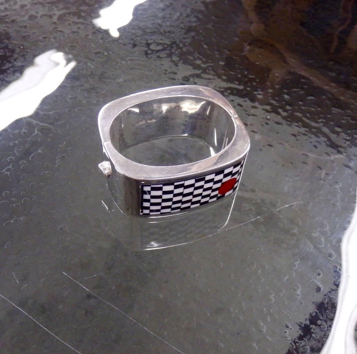 Sterling Silver 925 Zina Hinged Cuff Bracelet with Black and White Insert In Good Condition In Ferndale, MI