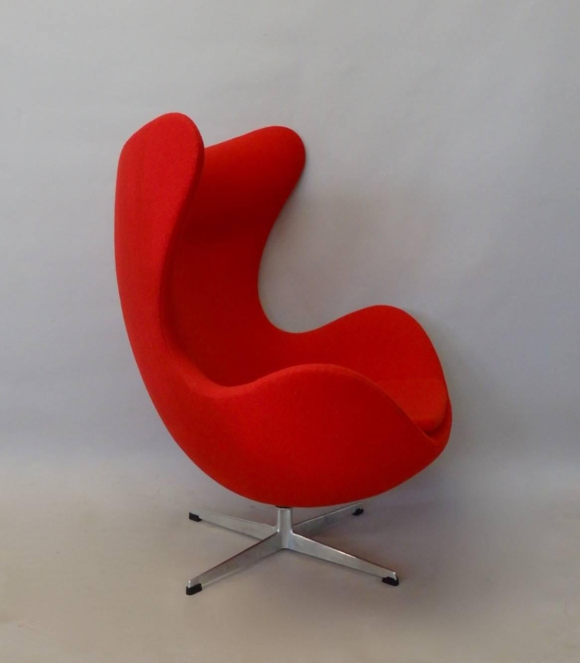 Danish Beautifully restored red Arne Jacobsen Fritz Hansen Egg Chair with Ottoman