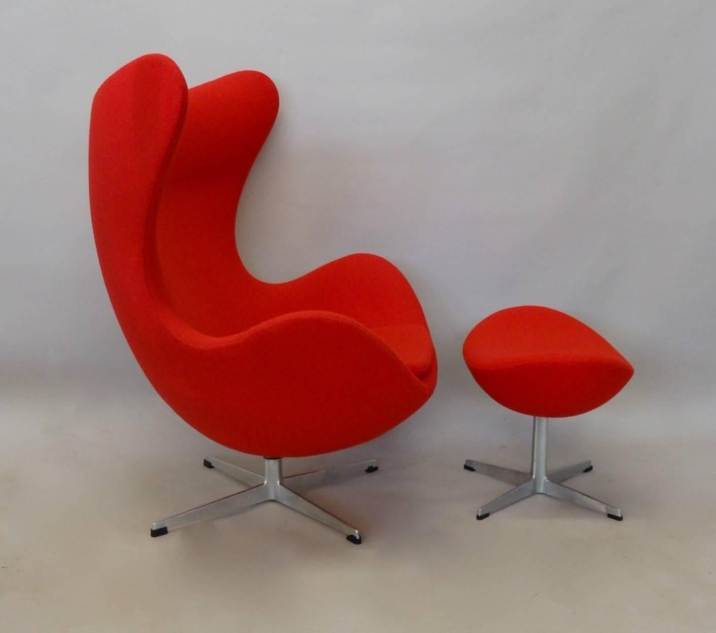 Hand-Crafted Beautifully restored red Arne Jacobsen Fritz Hansen Egg Chair with Ottoman