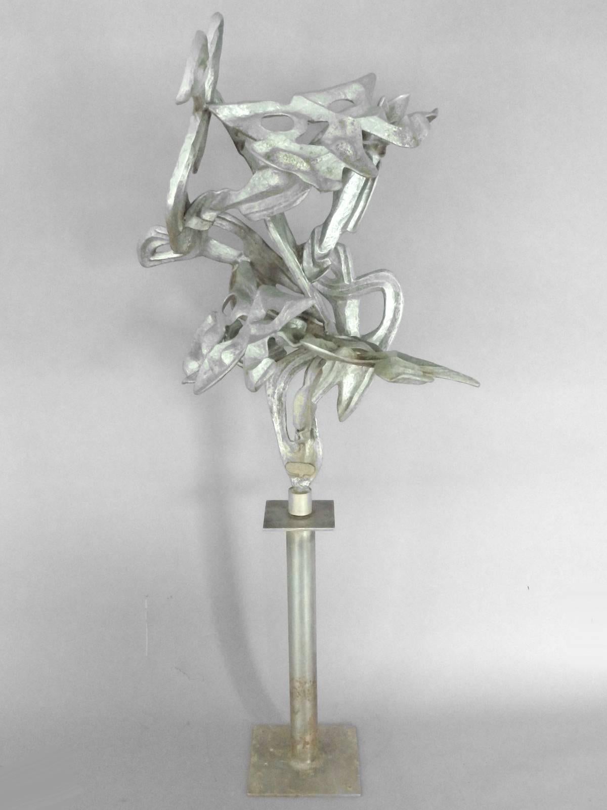 Mid-Century Modern Sculpture abstraite en aluminium coulé et soudé de forme organique signée Joseph  en vente
