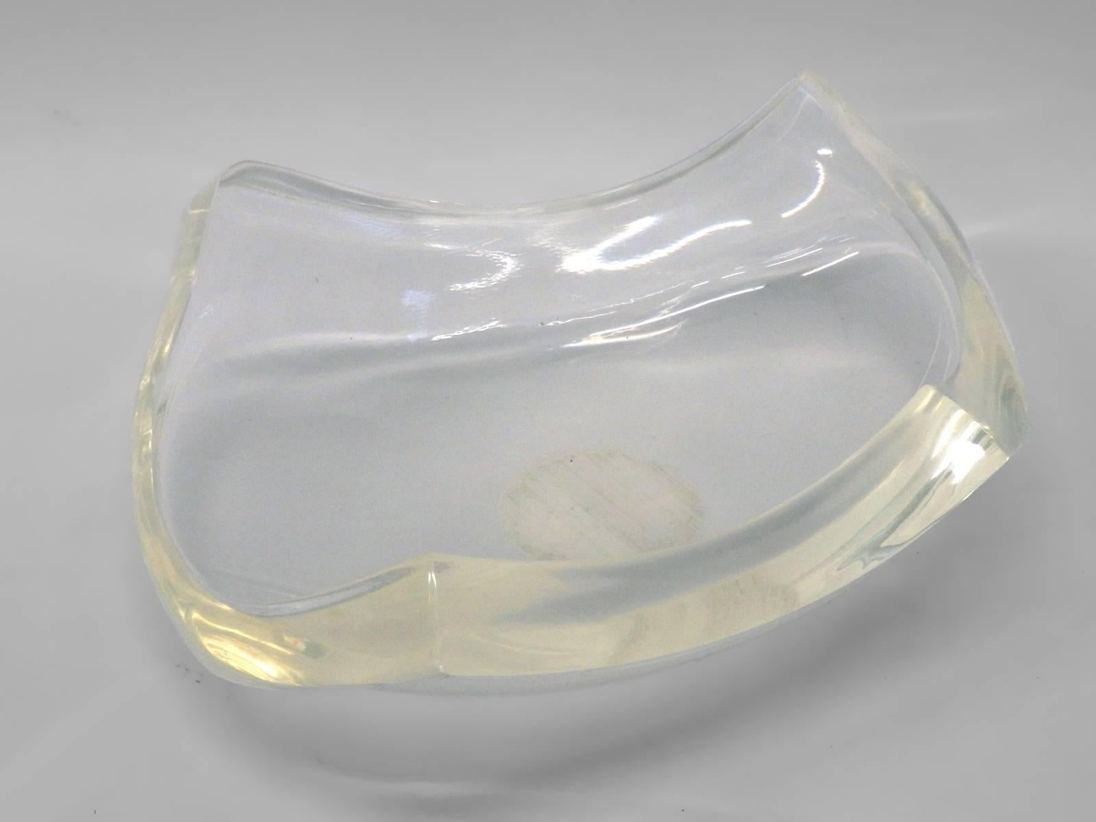  Fruchtschale aus Lucite in stark biomorpher Form (Moderne der Mitte des Jahrhunderts) im Angebot