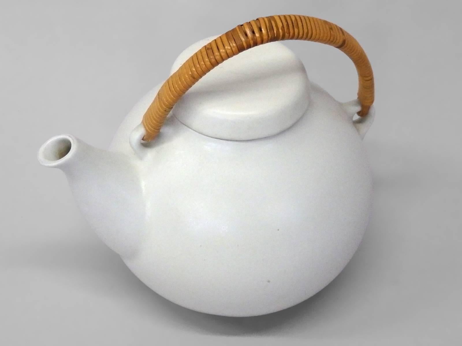 Matte white pottery modernist teapot by Ulla Procope for Arabia.
