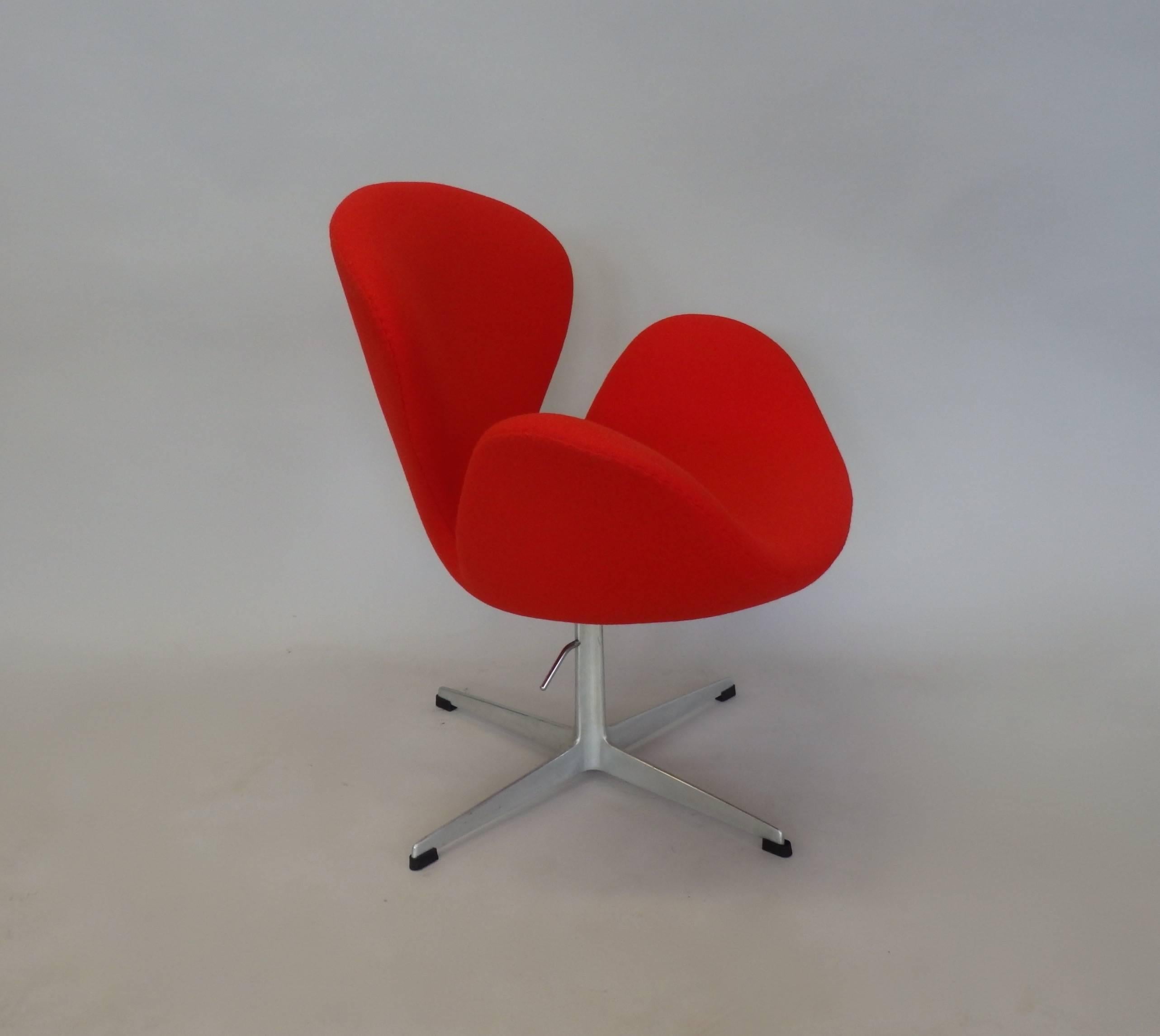 Properly restored Swan chair. Period correct Maharam wool blend textile over fresh foam. Fabric is hand-stitched around outer edge as original. Fritz Hansen label intact. Height adjustment adds 3