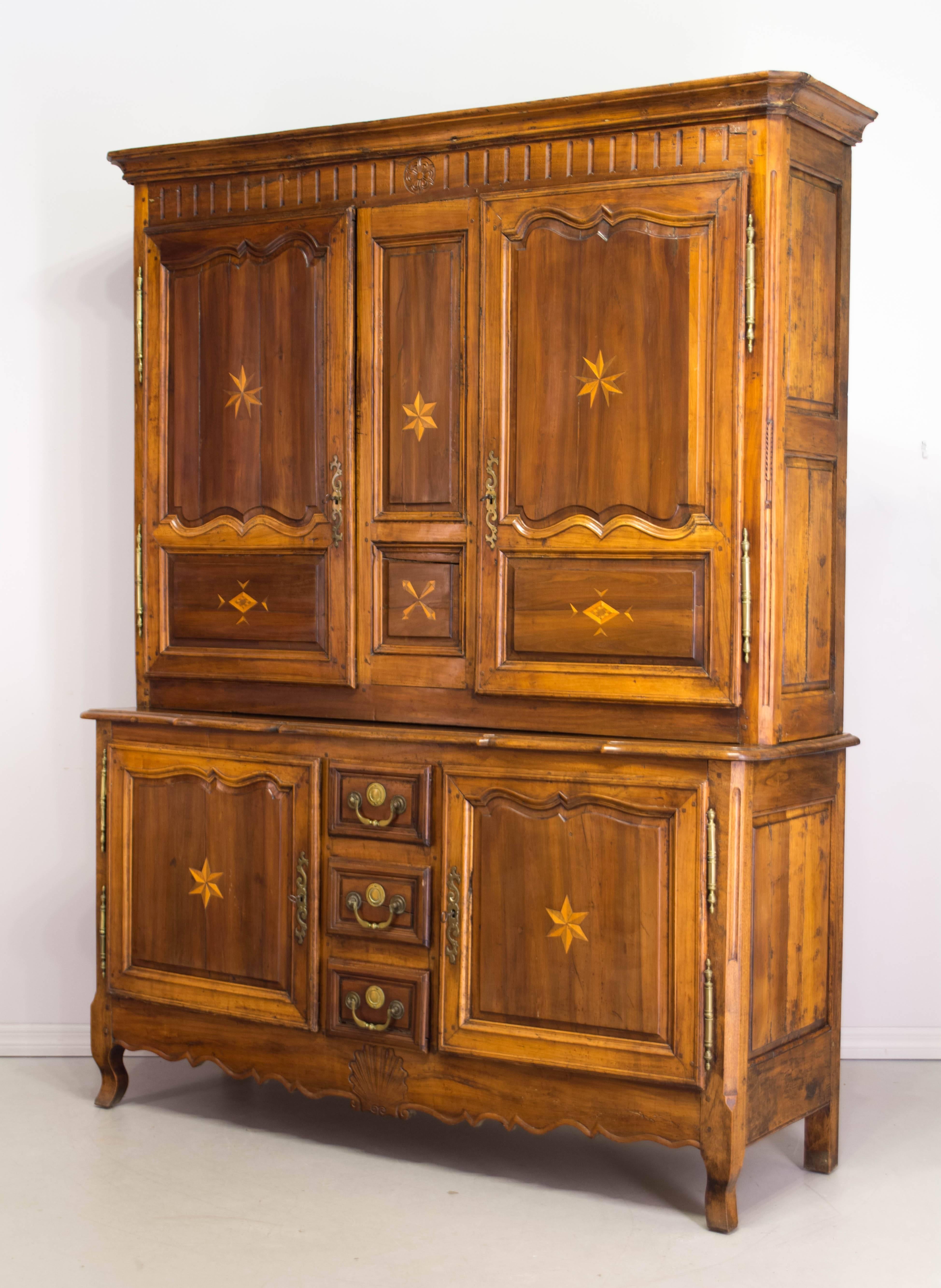 French Louis XV Buffet à Deux Corps or Cupboard In Good Condition In Winter Park, FL