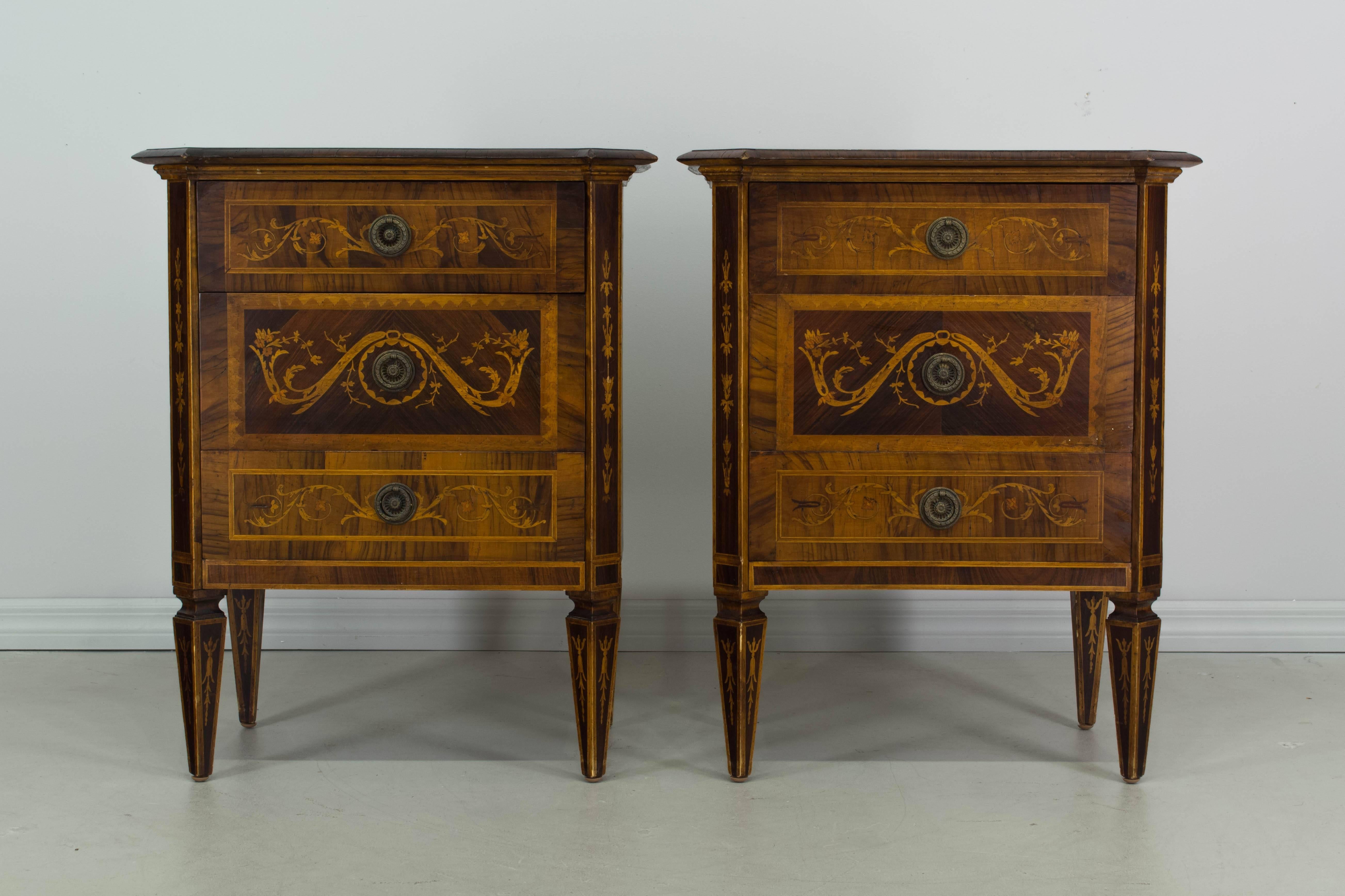 Pair of Italian Marquetry Commodes In Excellent Condition In Winter Park, FL