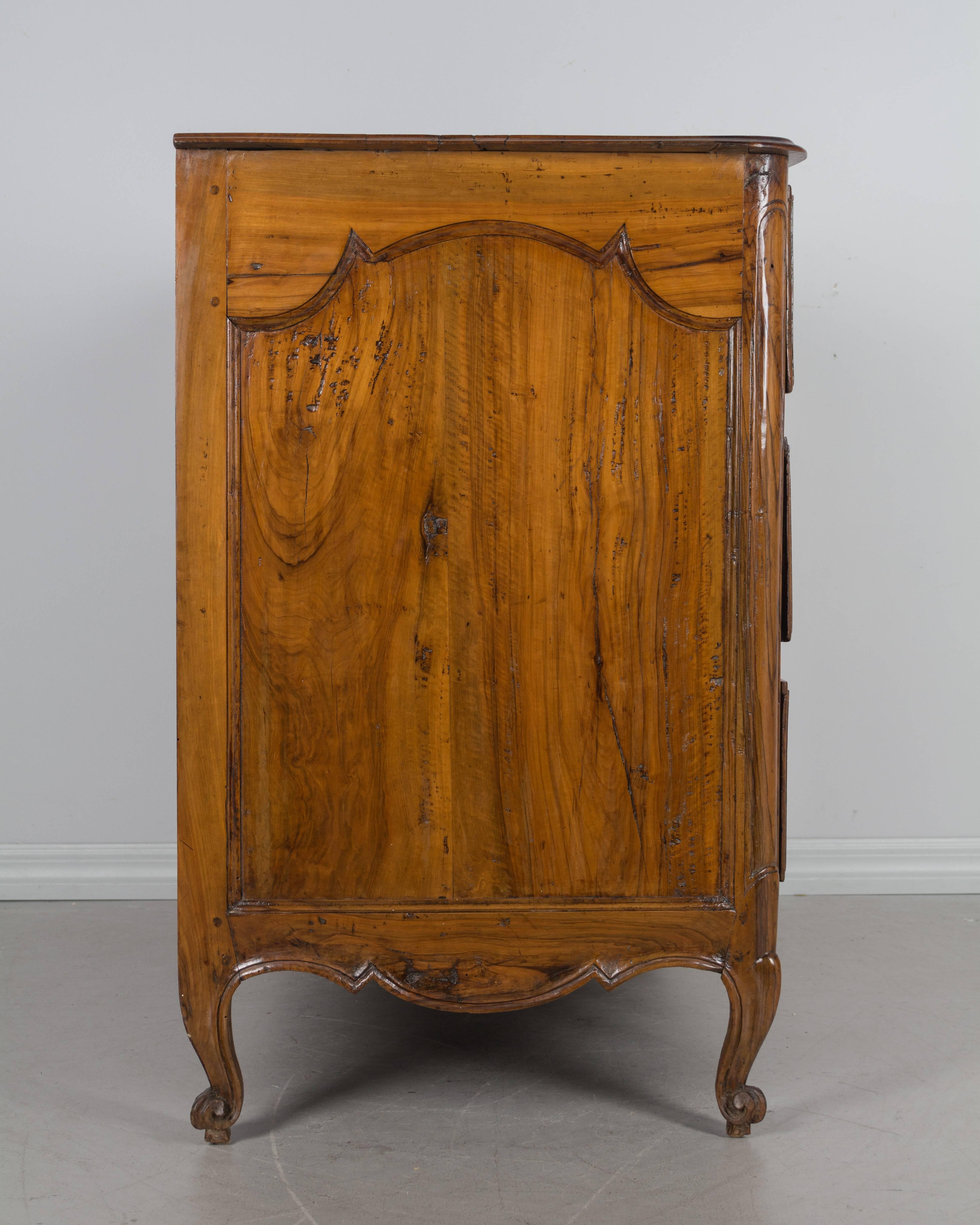 18th Century Louis XVI Olive Wood Commode In Excellent Condition In Winter Park, FL