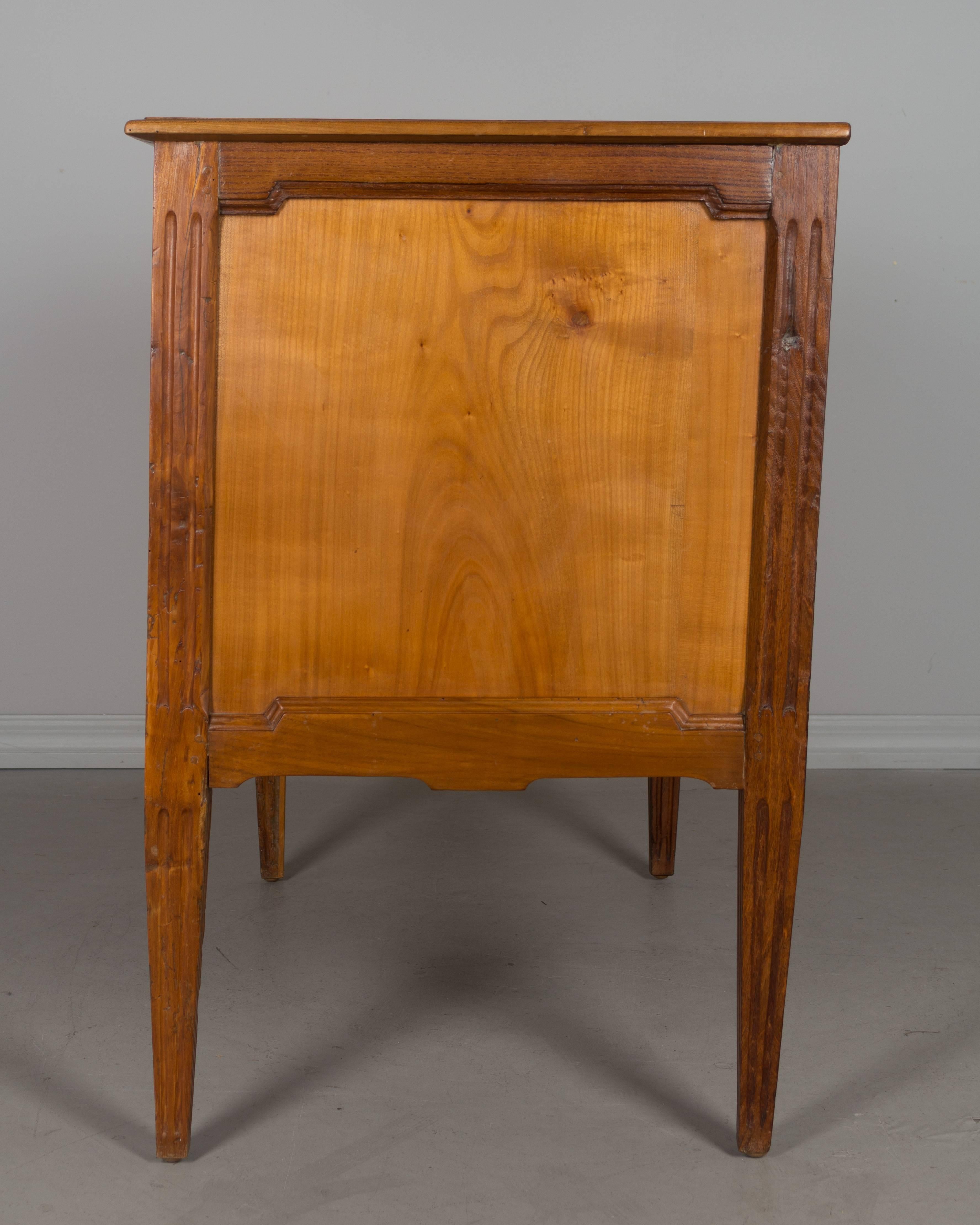 20th Century Louis XVI Style Commode In Excellent Condition In Winter Park, FL