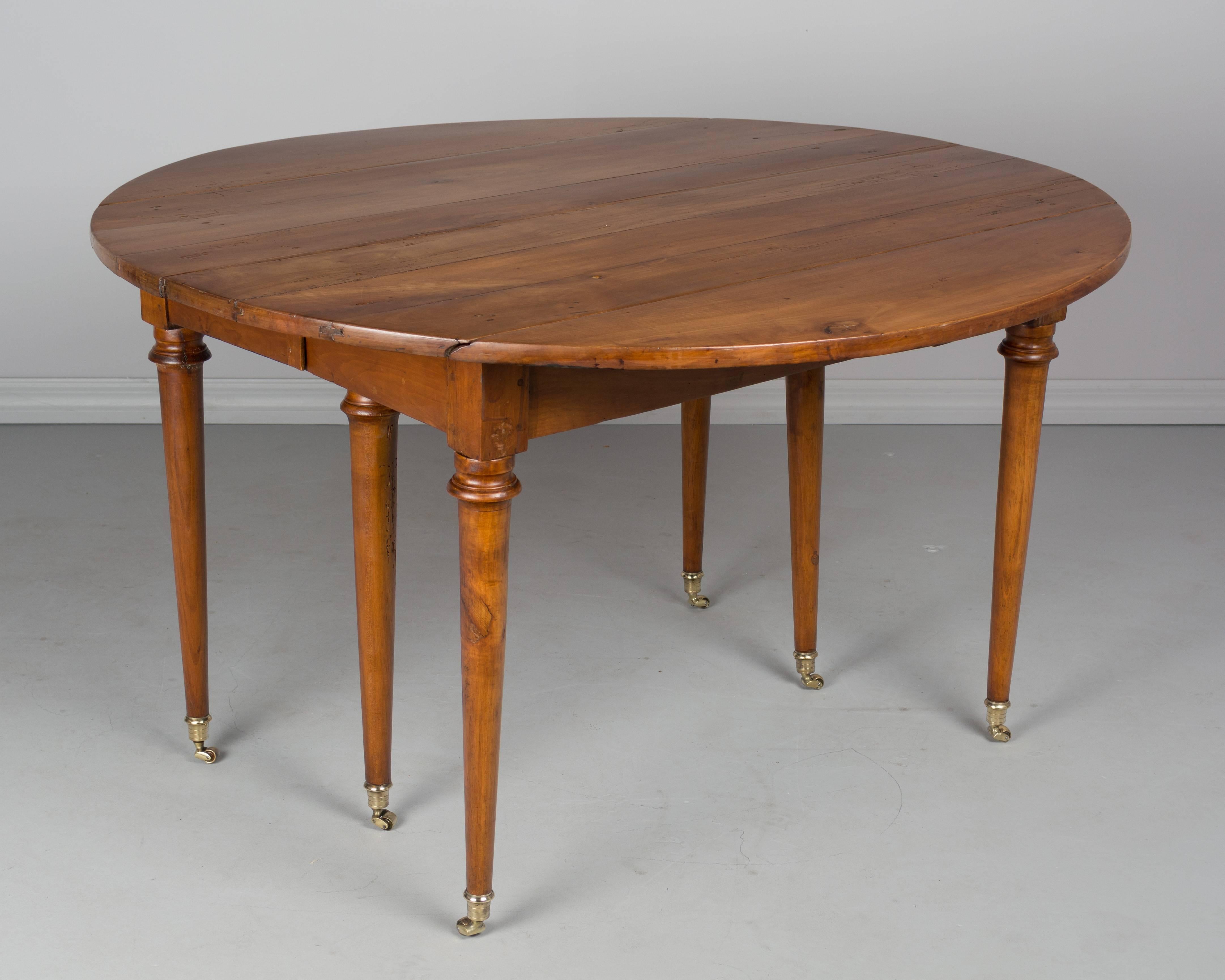 French 19th Century Louis XVI Style Dining Table