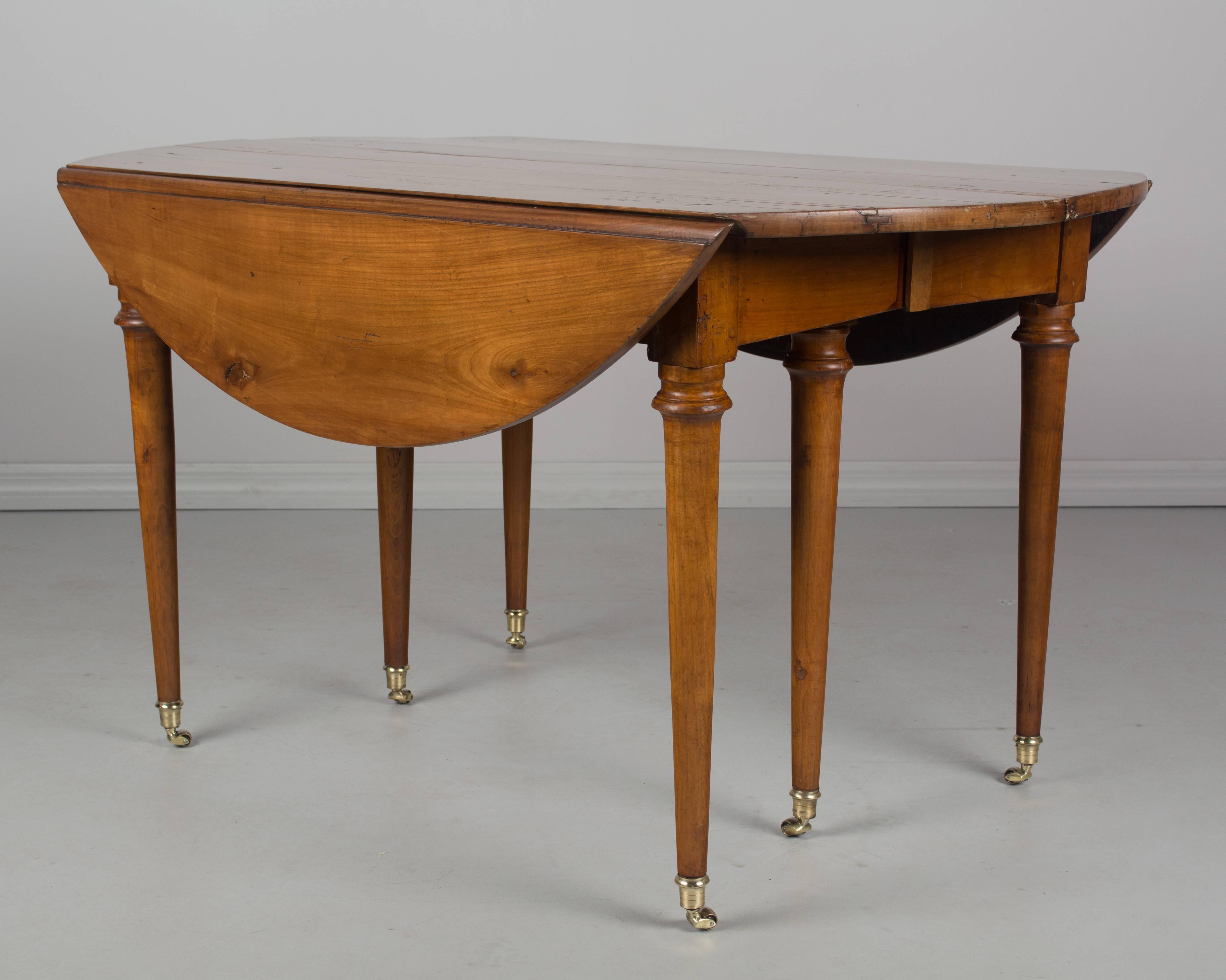 19th Century Louis XVI Style Dining Table In Excellent Condition In Winter Park, FL