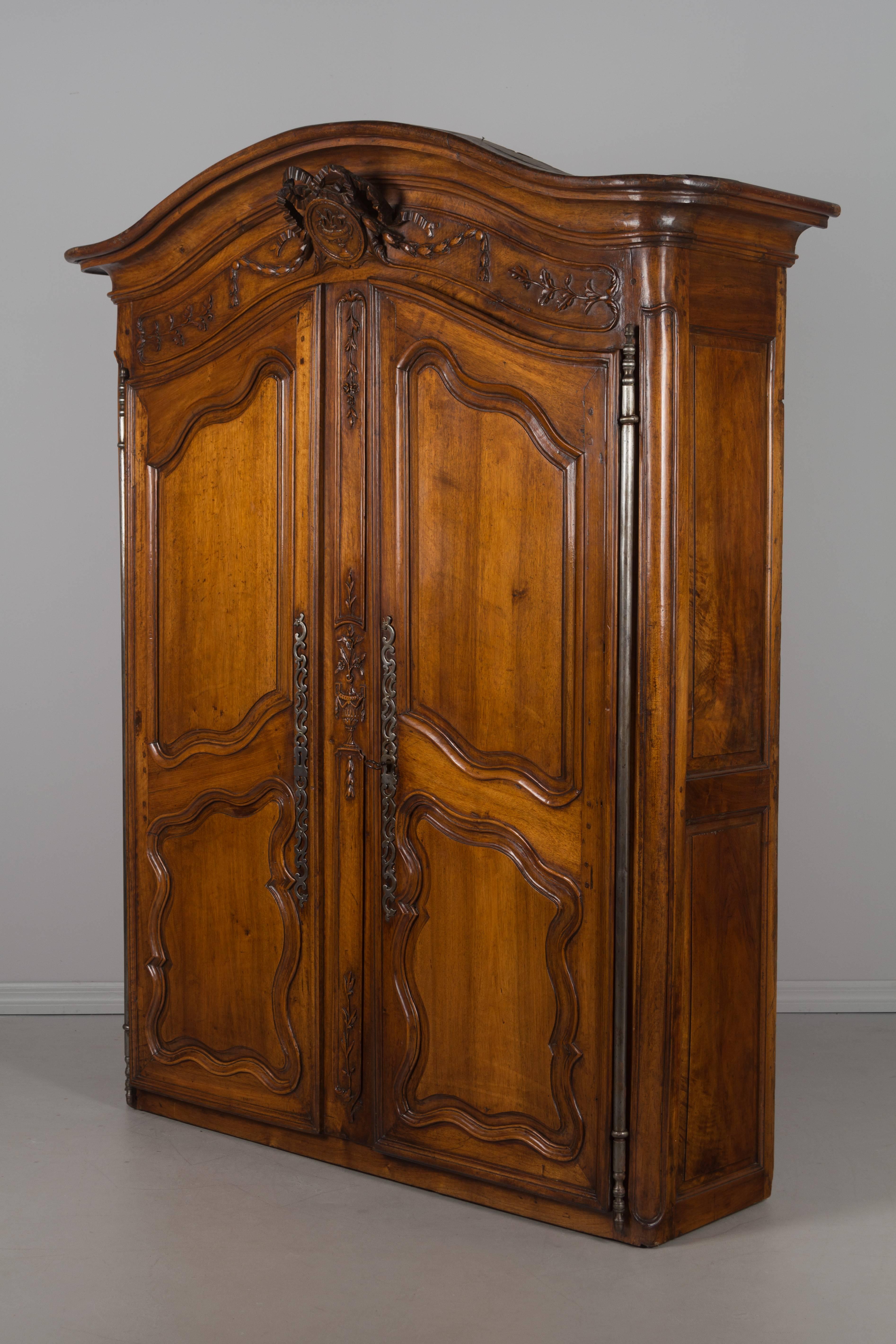 French Louis XV Buffet a Deux Corps or Sideboard In Good Condition In Winter Park, FL