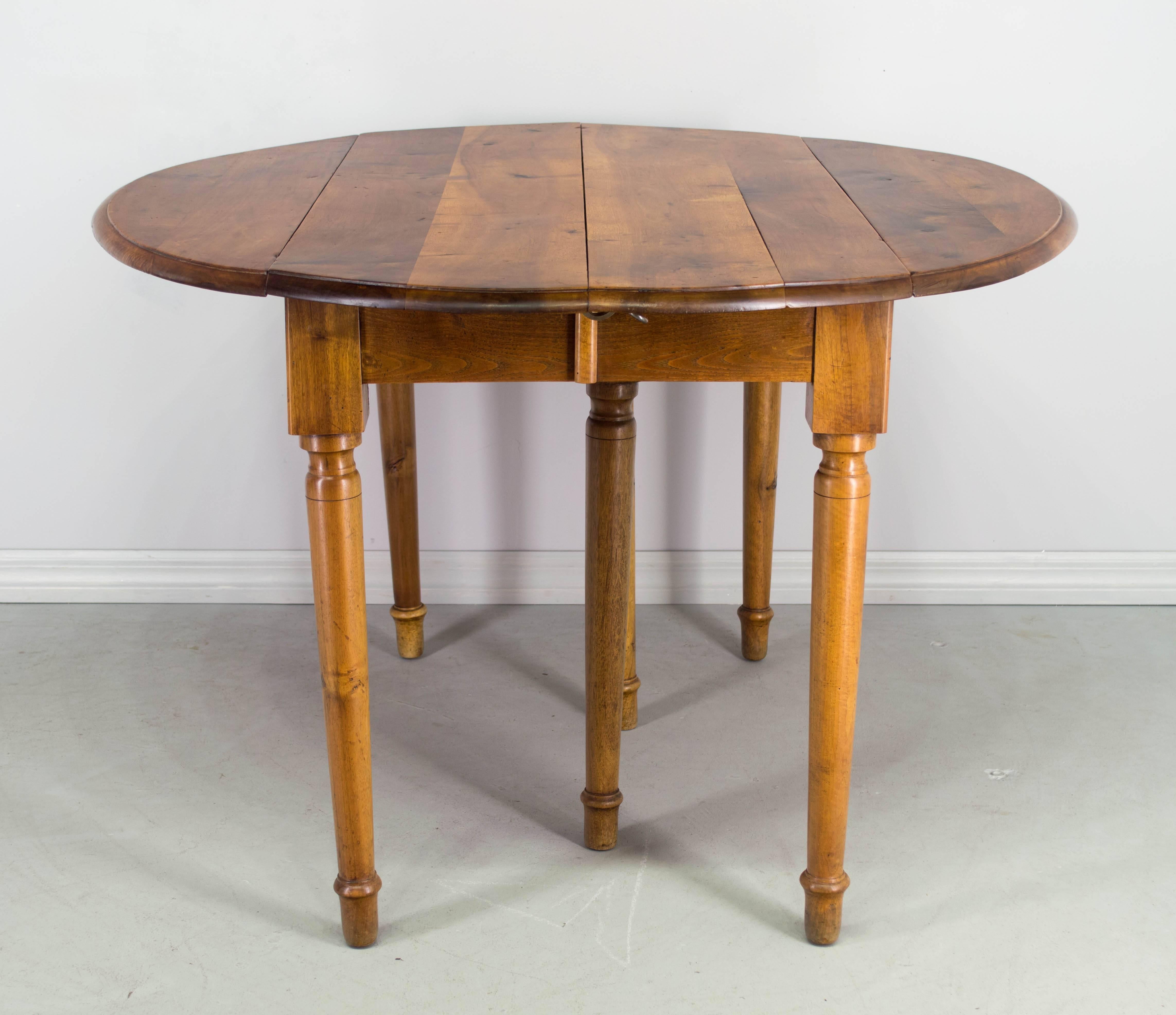 Late 19th Century Louis Philippe Style Dining Table In Good Condition In Winter Park, FL