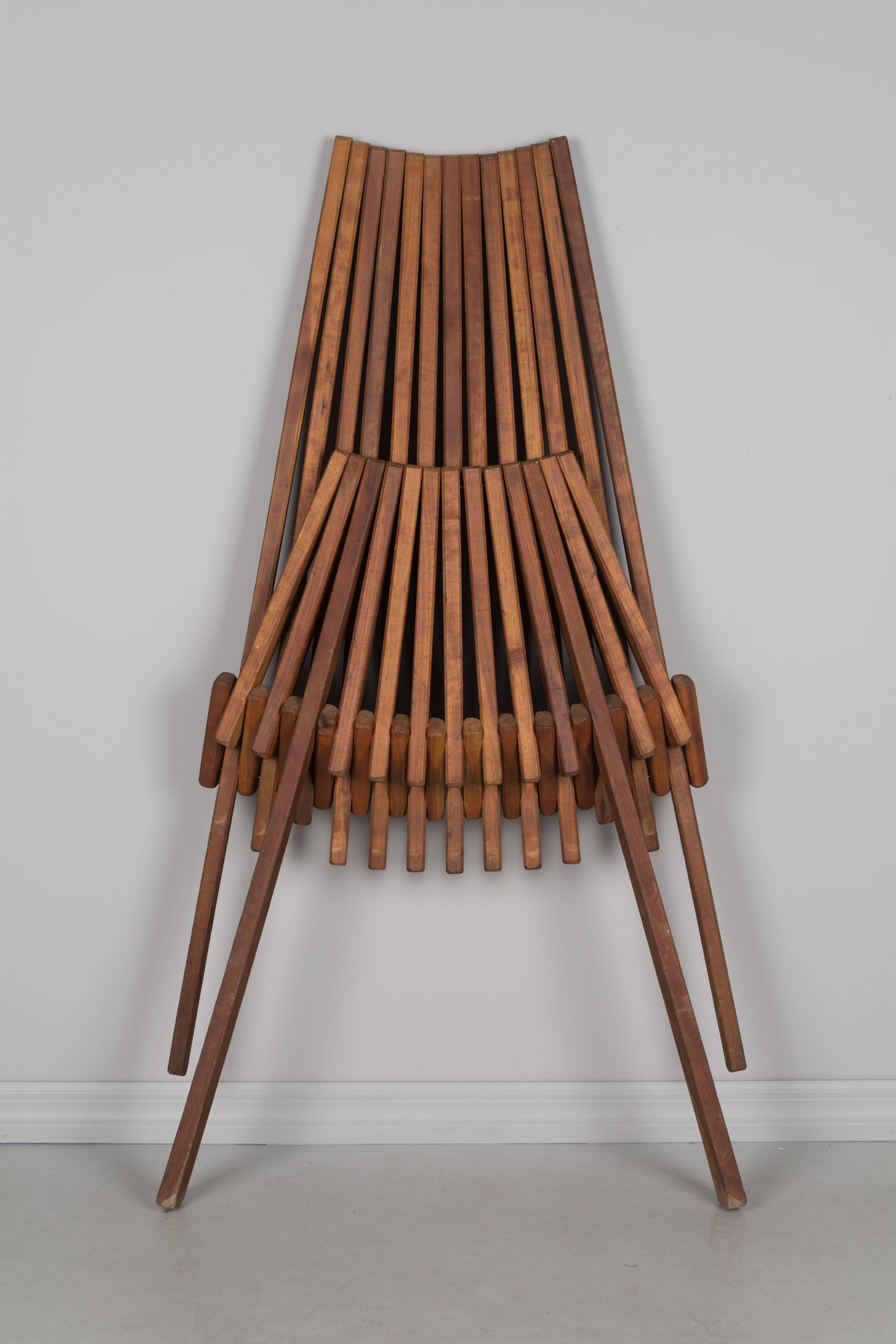 Mid-Century Teak Folding Chair In Excellent Condition In Winter Park, FL