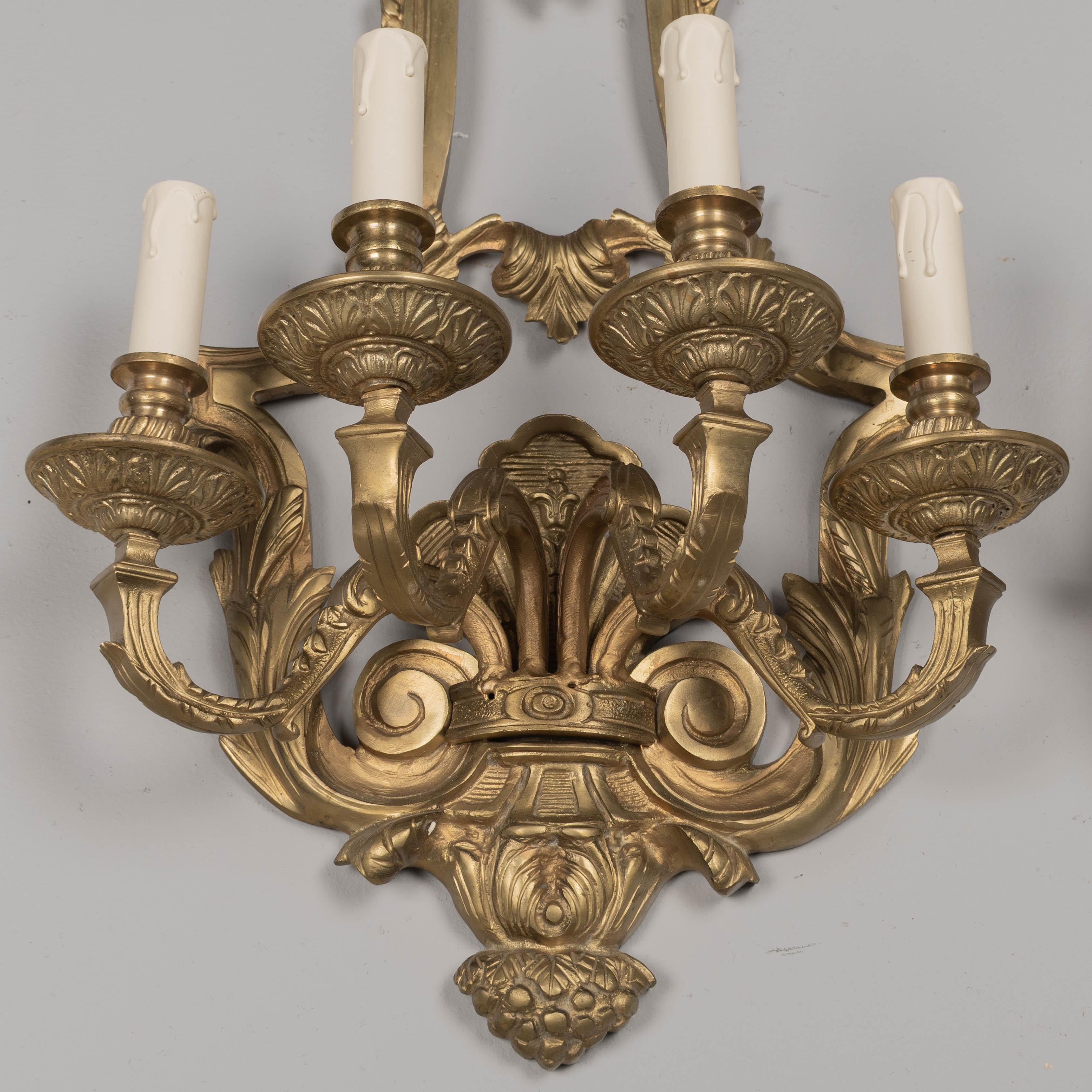20th Century Pair of Italian Cast Bronze Wall Sconces For Sale