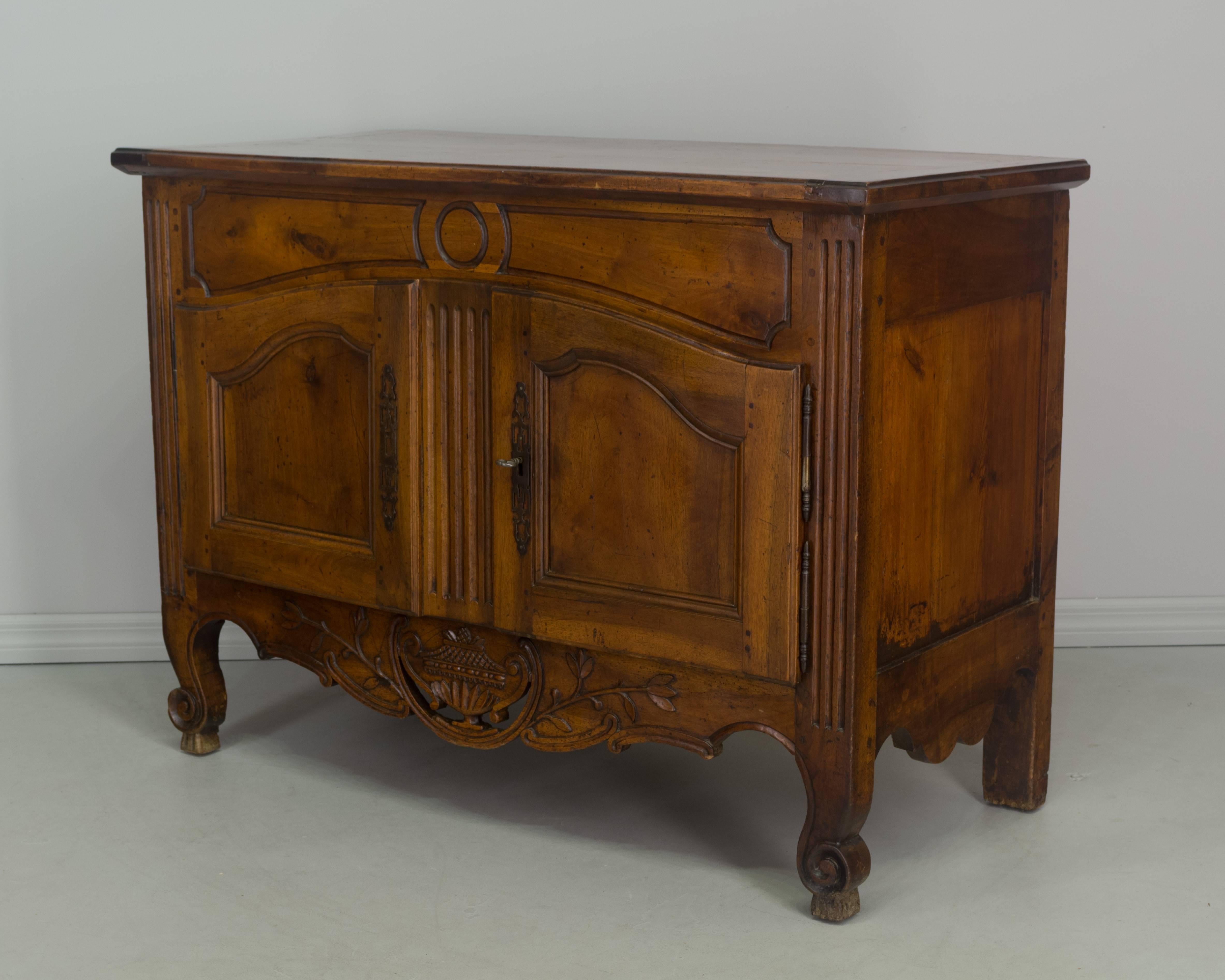 French Louis XV Provencal Buffet In Good Condition In Winter Park, FL