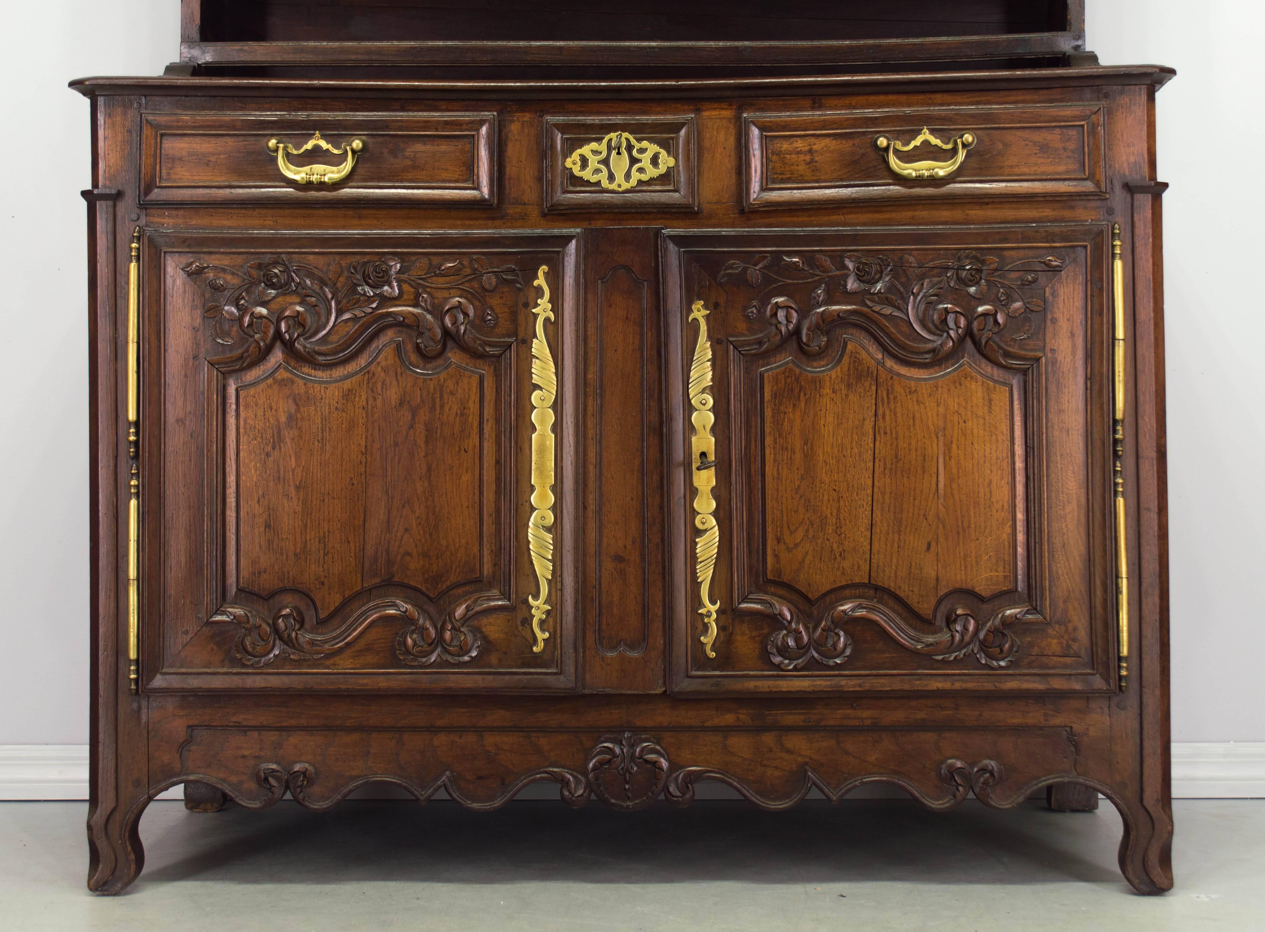 Hand-Carved 18th Century French Louis XV Buffet Vaisselier or Hutch