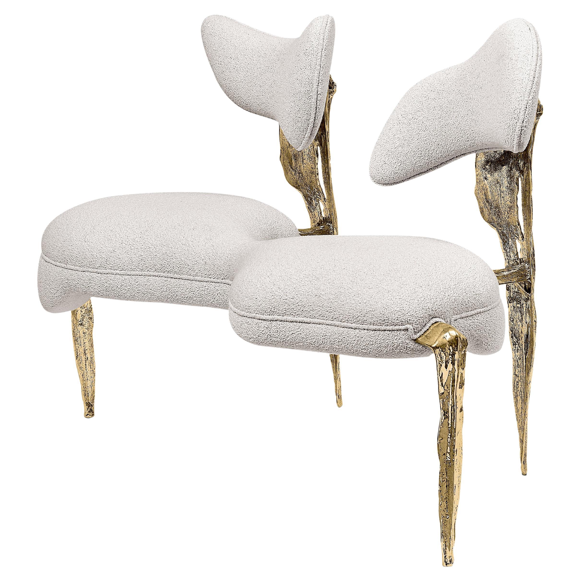 Folia Loveseat aus Messing mit Goldstruktur aus Messing und weichem weißem Stoff