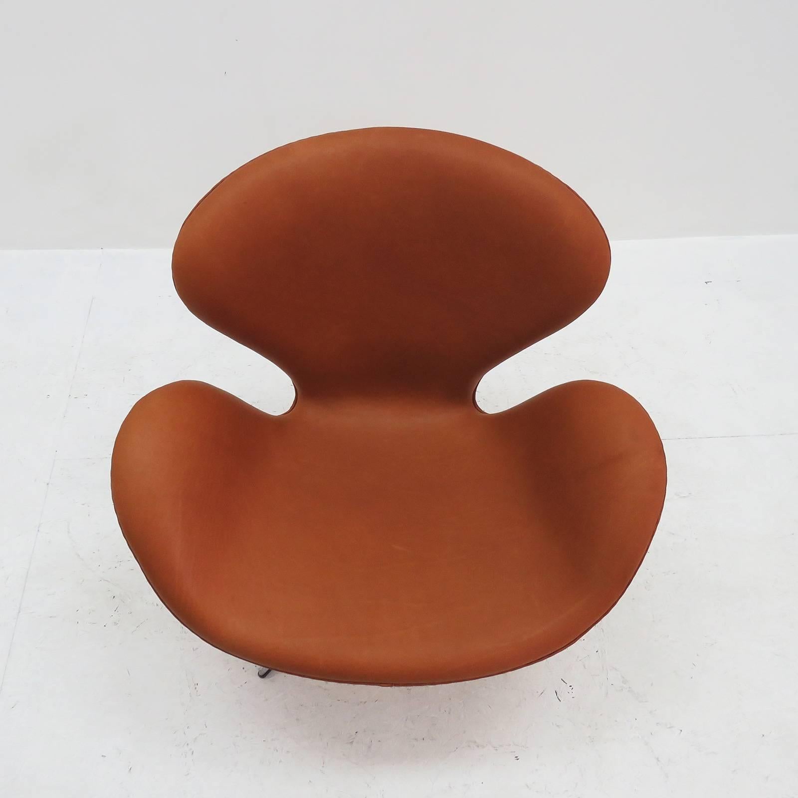 Arne Jacobsen, Swan Chair, Model 3320 1