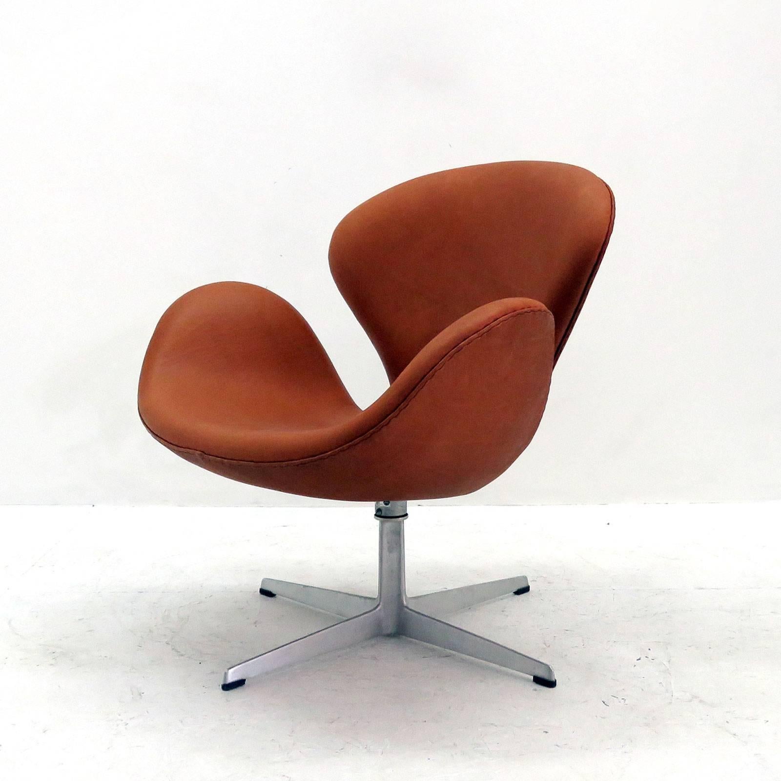 Stunning 'Swan' chair, Model 3320, by Arne Jacobsen, lounge chair on four-star aluminum base, upholstered in cognac range aniline leather, originally designed 1957-1958 for the Hotel Royal in Copenhagen, marked Fritz Hansen.