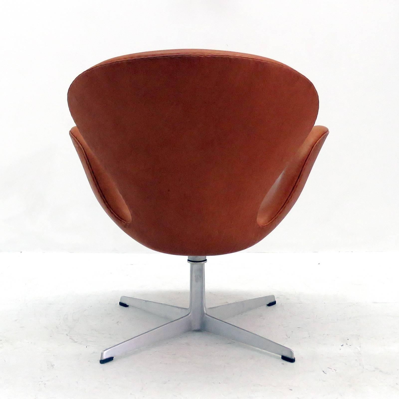 Danish Arne Jacobsen, Swan Chair, Model 3320