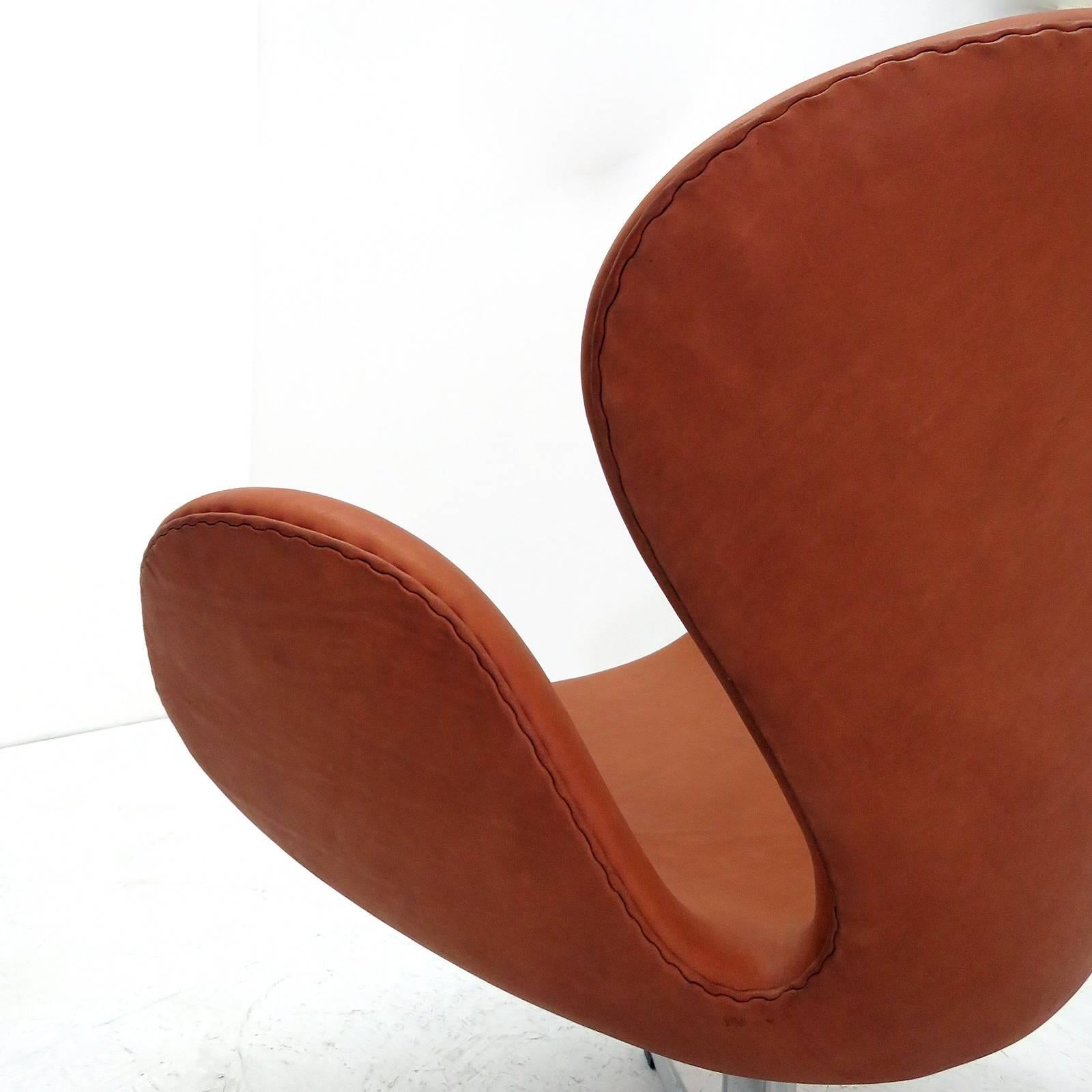 Arne Jacobsen, Swan Chair, Model 3320 2