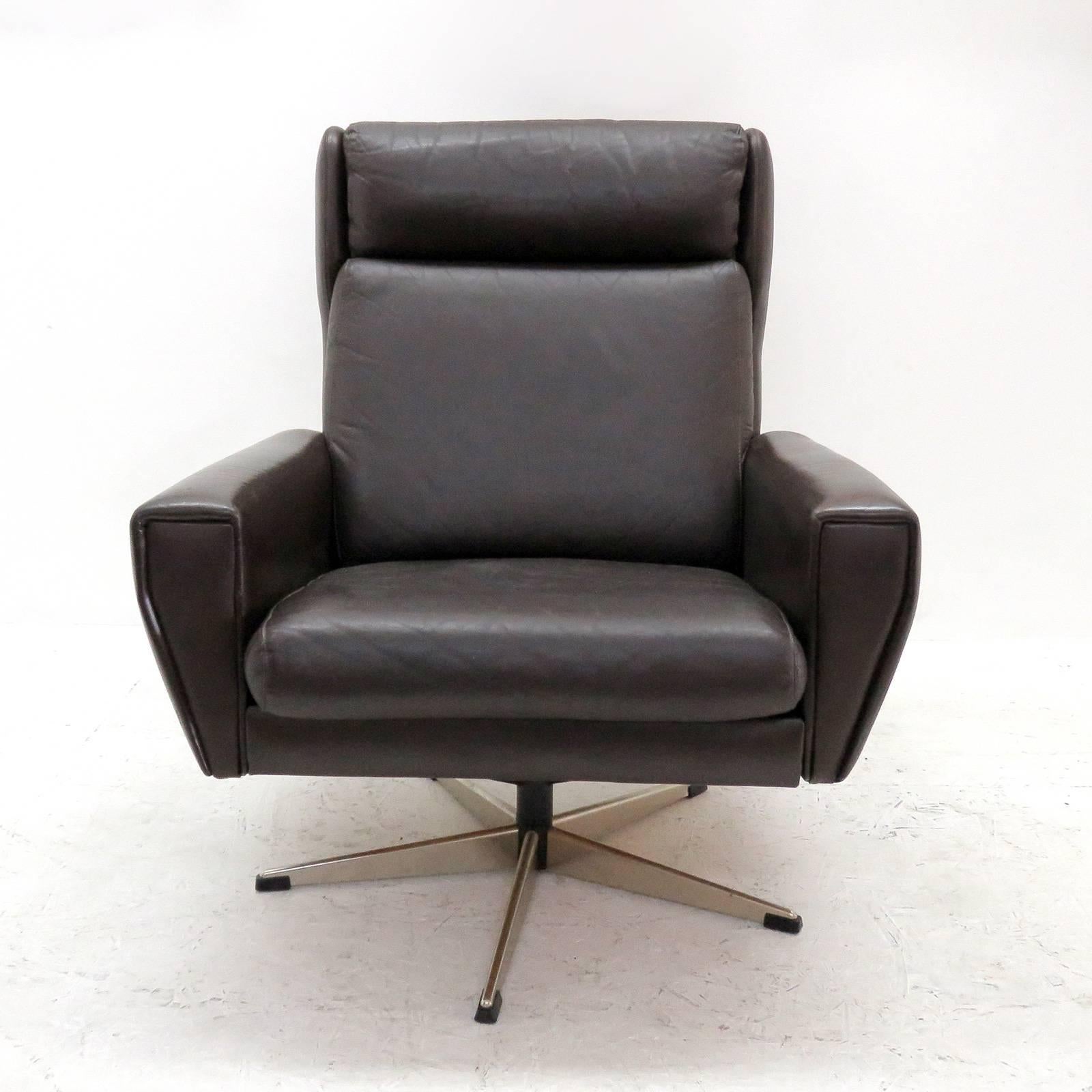 leather lounge chairs with ottomans