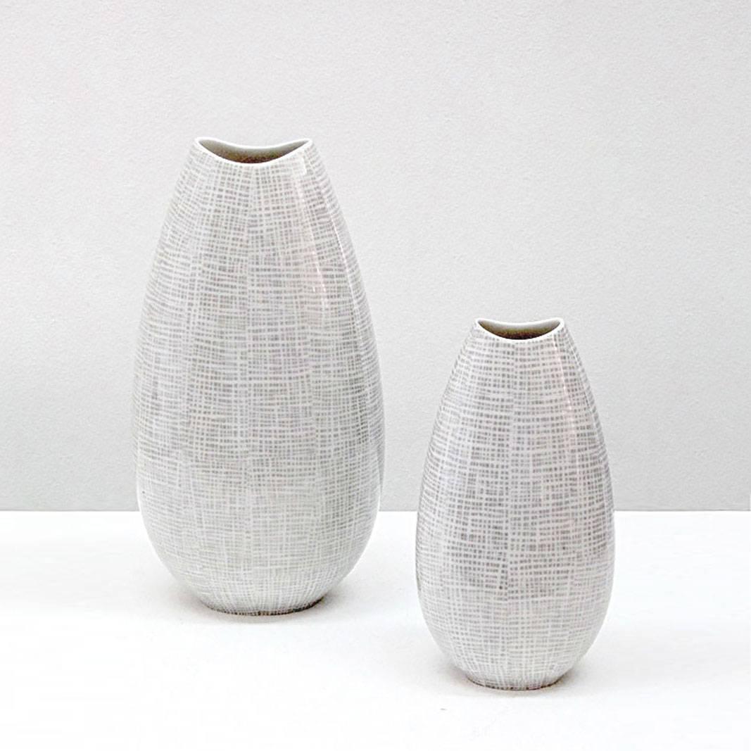 Wonderful set of 1970s German "Fischmaul" vases by Thomas, two different sizes (measures: H 11, W 5.5" and H 8", W 4"), light gray textile pattern on white.