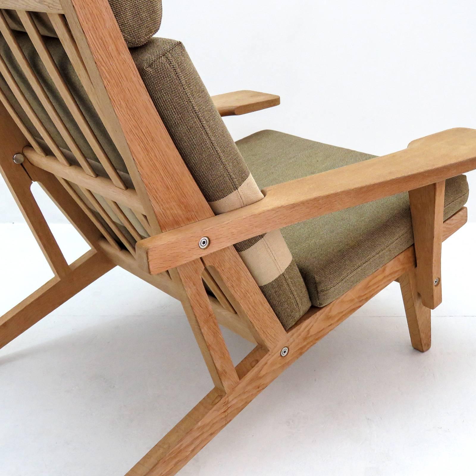 Hans Wegner High Back Lounge Chairs, Model GE-375 In Excellent Condition In Los Angeles, CA