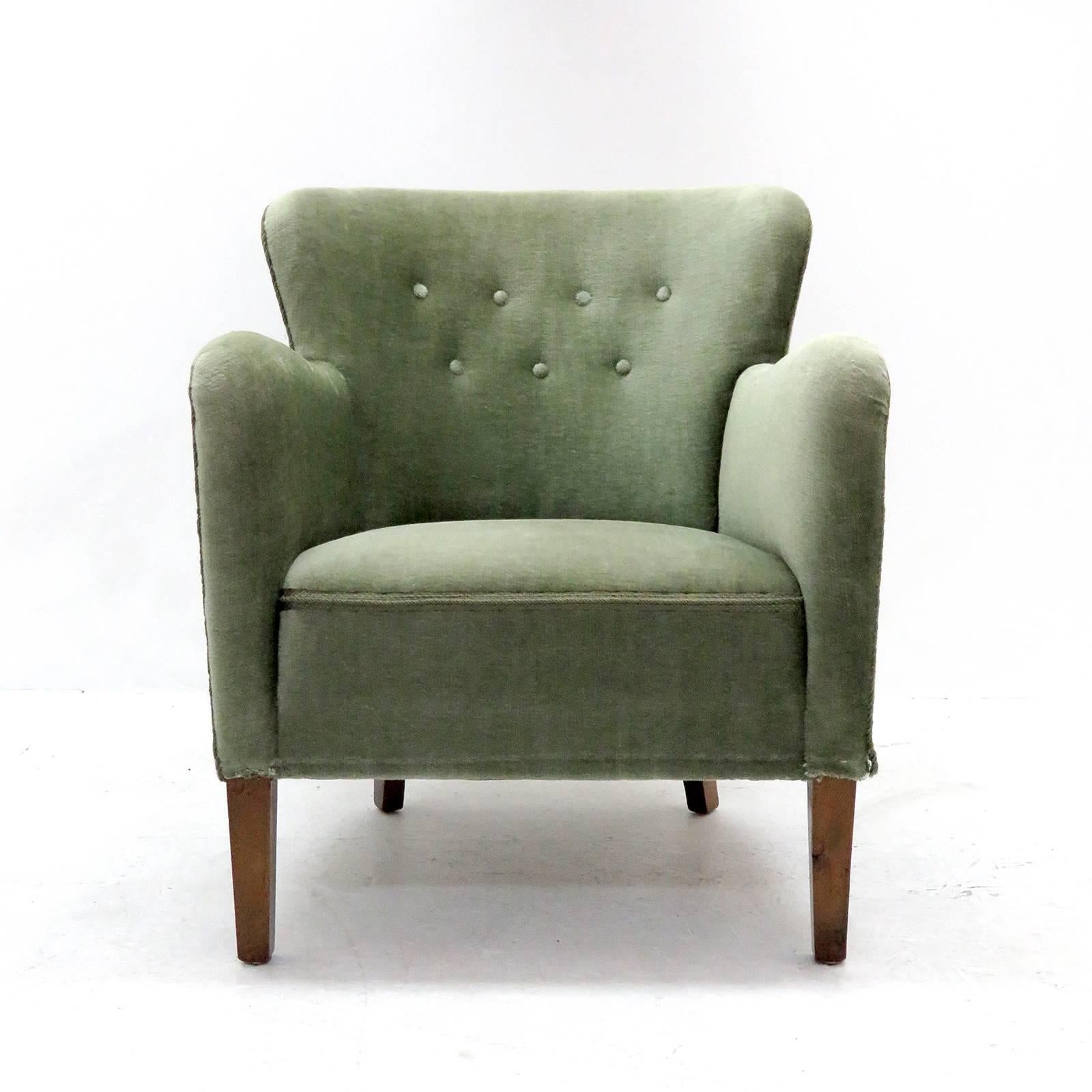 Wonderful Dansk Mobler club chair in style of Fritz Hansen easy chairs 1669 with original grey-green mohair upholstery and teak legs.
