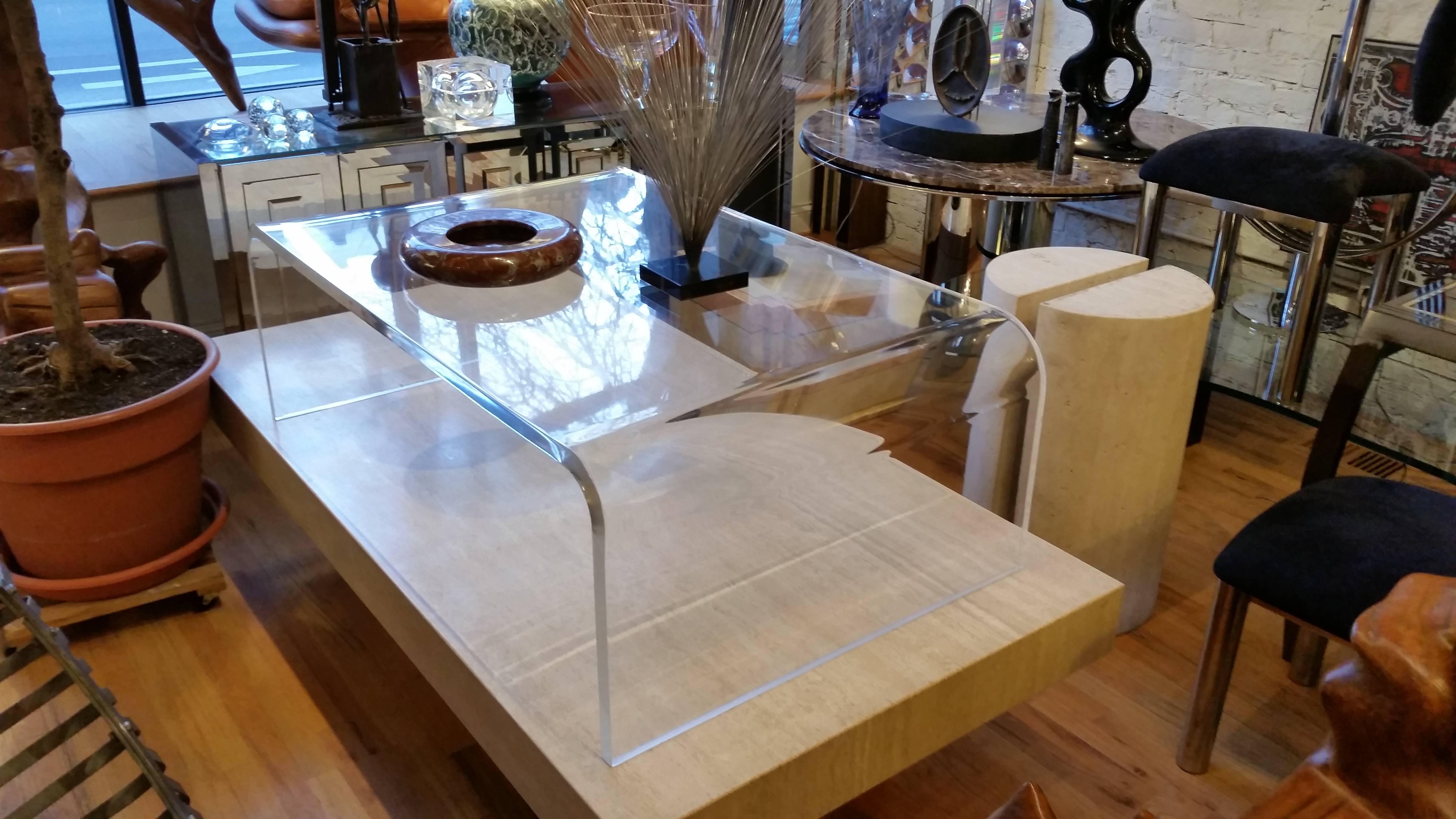 Lucite Waterfall Coffee Table In Good Condition In Chicago, IL