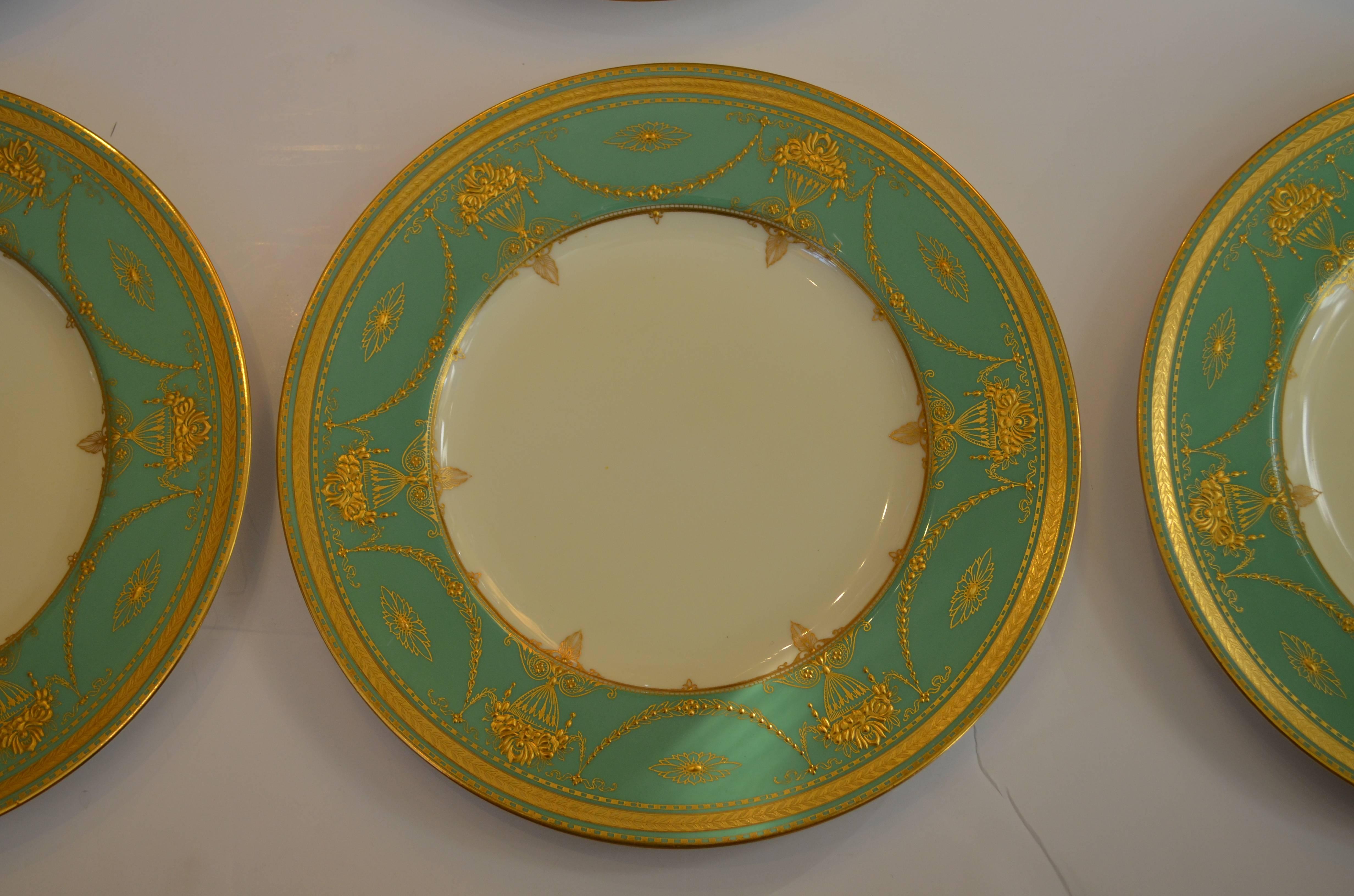 Edwardian Set of Eleven Royal Worcester Presentation Green Dinner Plates