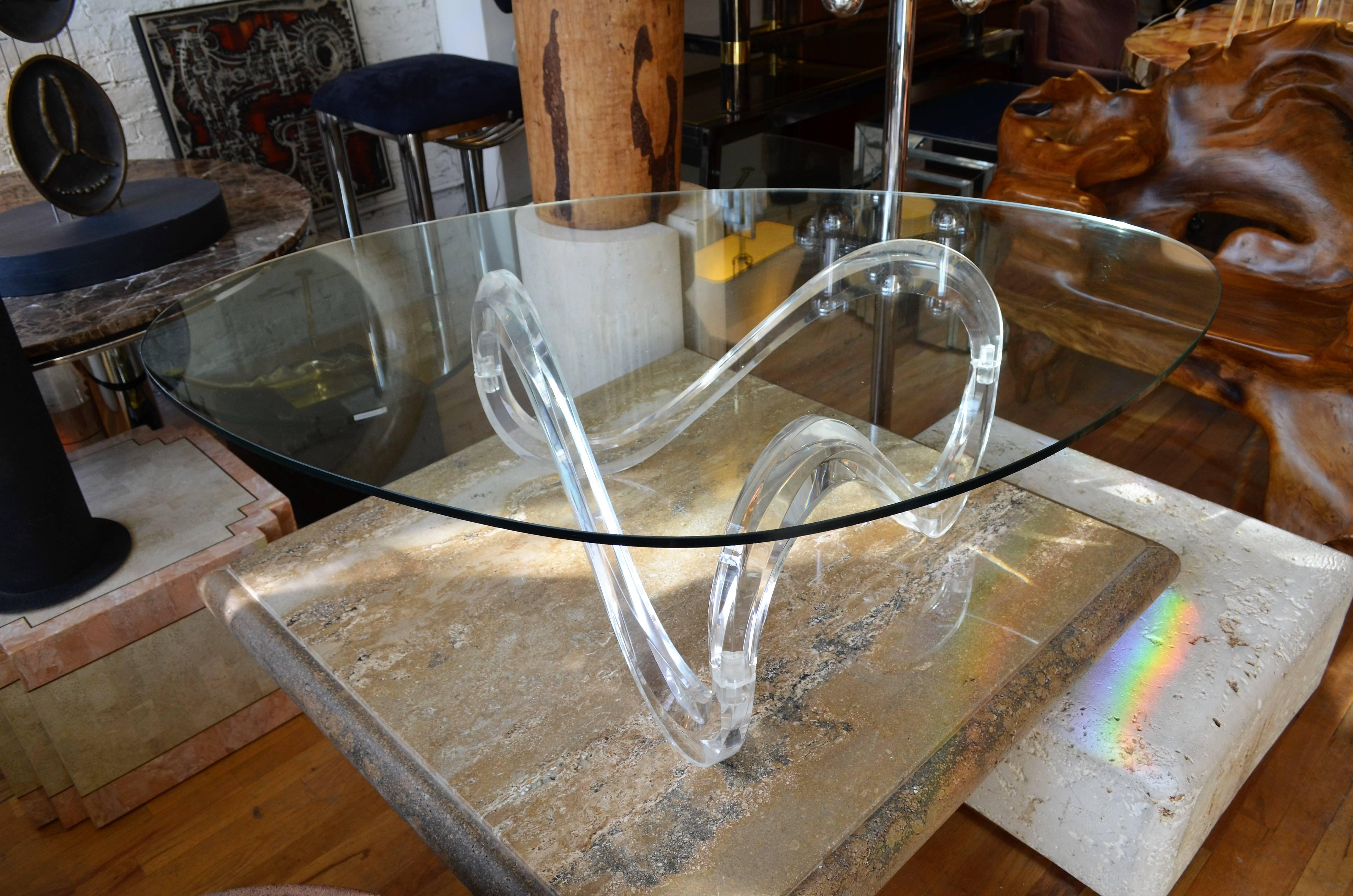 Mid-Century Lucite Ribbon Coffee Table In Good Condition In Chicago, IL