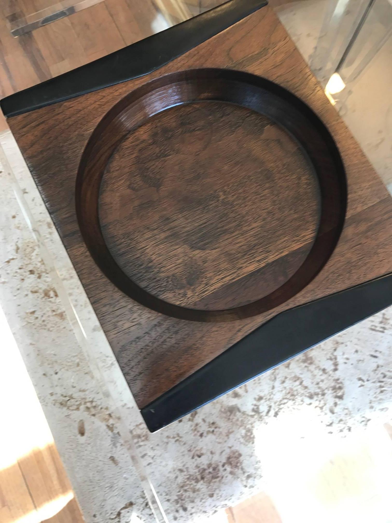 A highly sculptural Italian walnut and leather Vide-Poche by Mark Cross.
A versatile decorative object.